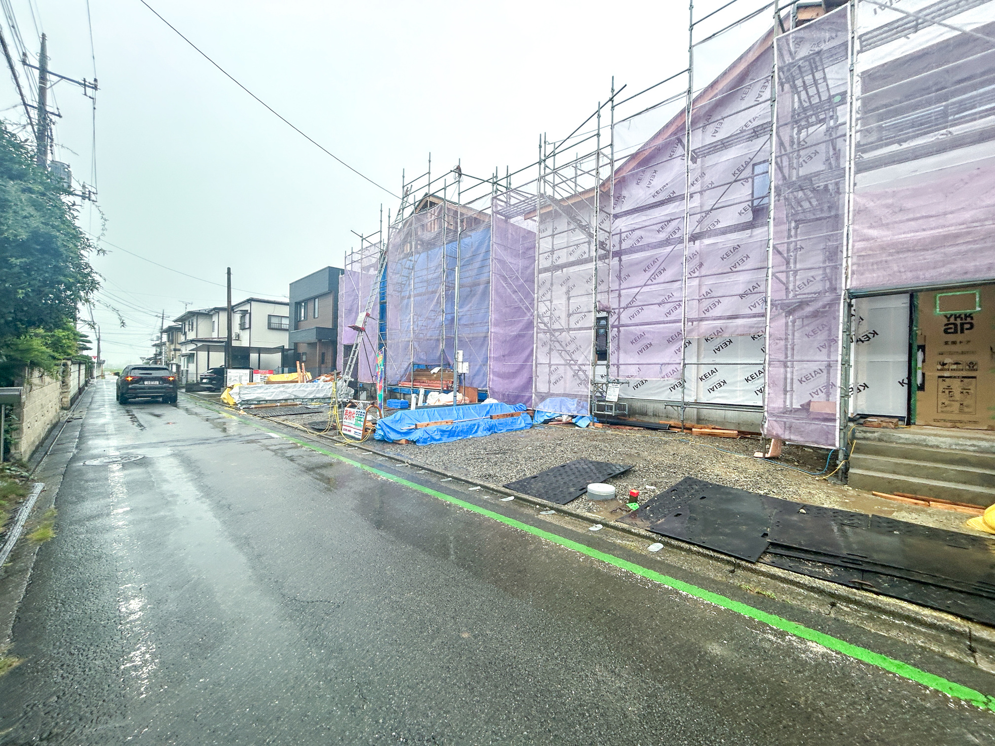 高崎市吉井町長根1期　新築住宅全2棟の前面道路含む現地写真|閑静な住宅地で子育て家族にピッタリ。毎日のお散歩も快適な緑に恵まれたエリアで、自然に包まれた穏やかな暮らしを実現するための、ゆとりある住環境が整っています。

