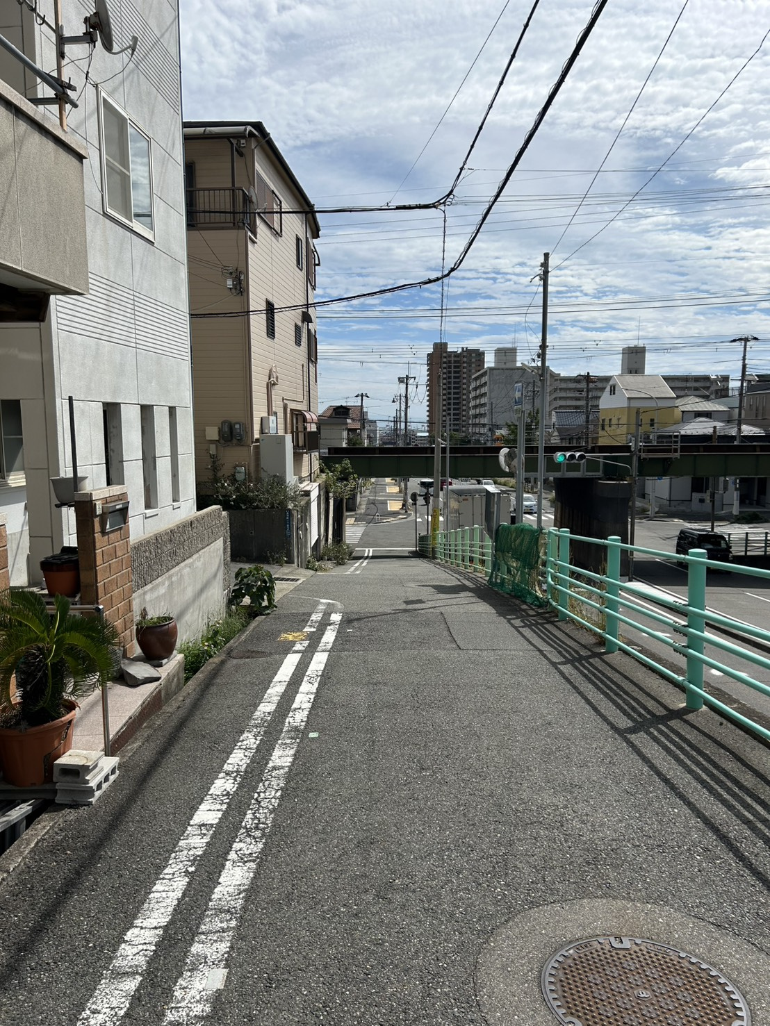 高羽町1丁目中古戸建の前面道路含む現地写真