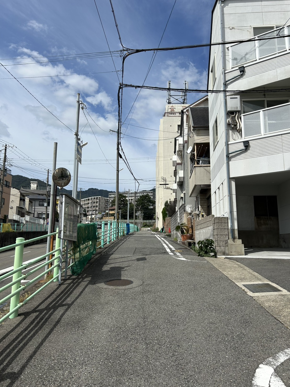高羽町1丁目中古戸建の前面道路含む現地写真
