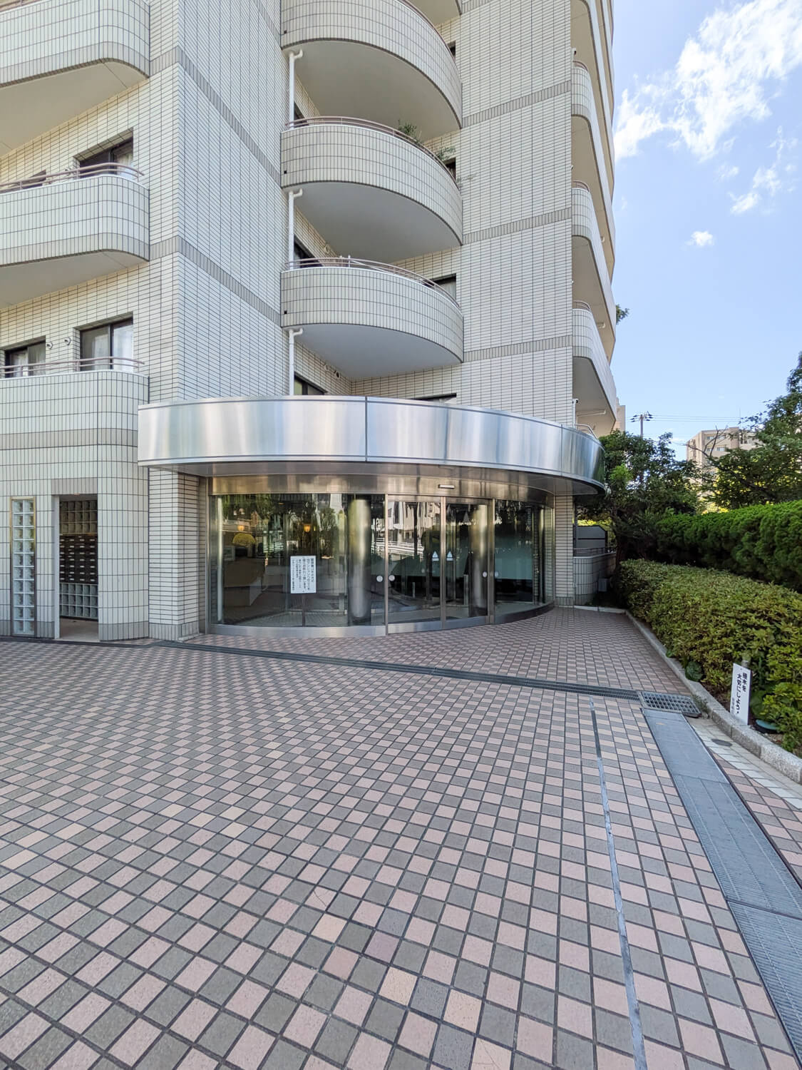 グラン・フェルティ本山のエントランス