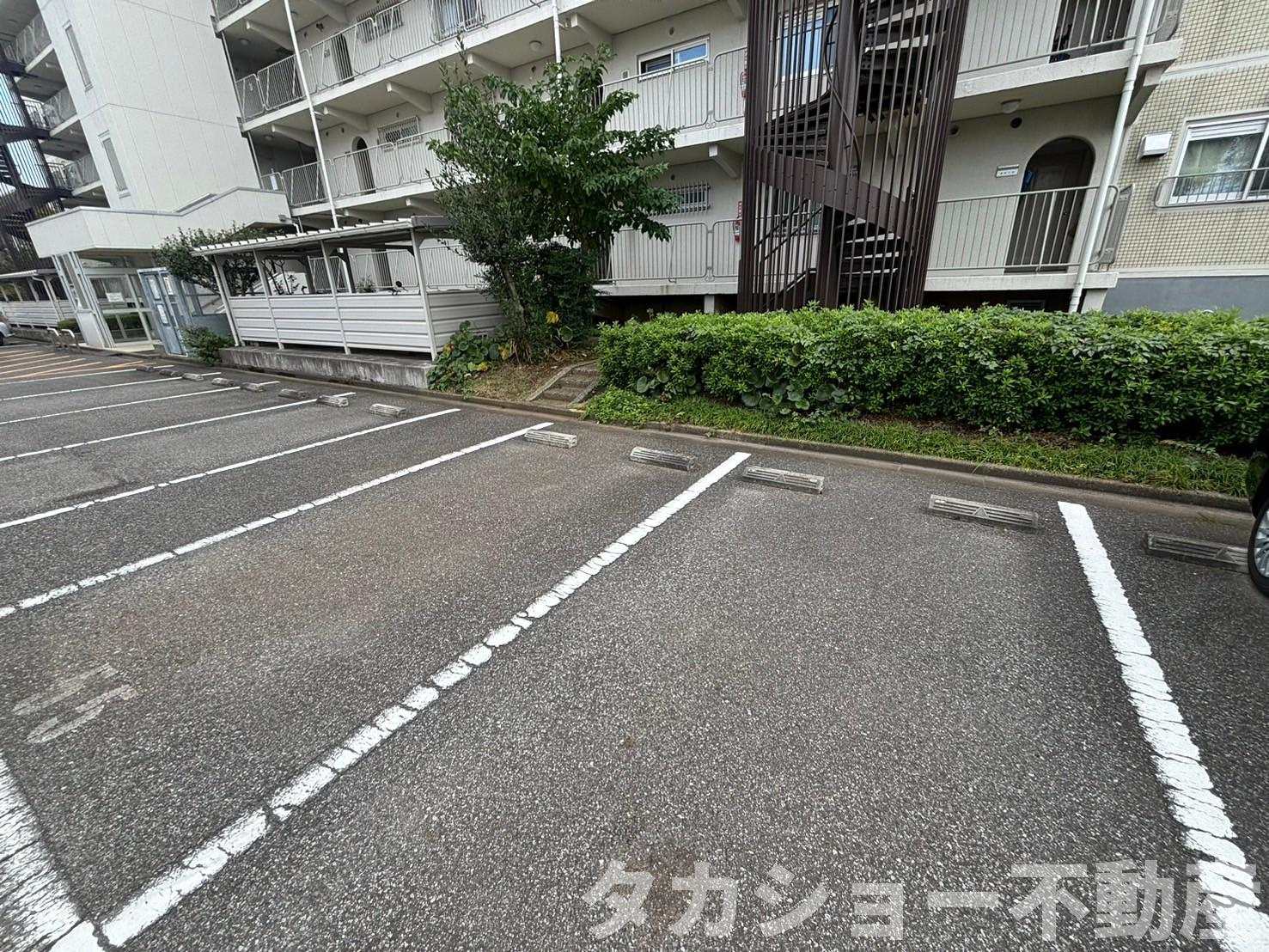 稲毛ファミールハイツ　18号棟の駐車場