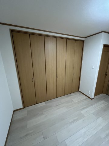 大阪市平野区平野東4丁目の洋室|明るい洋室です