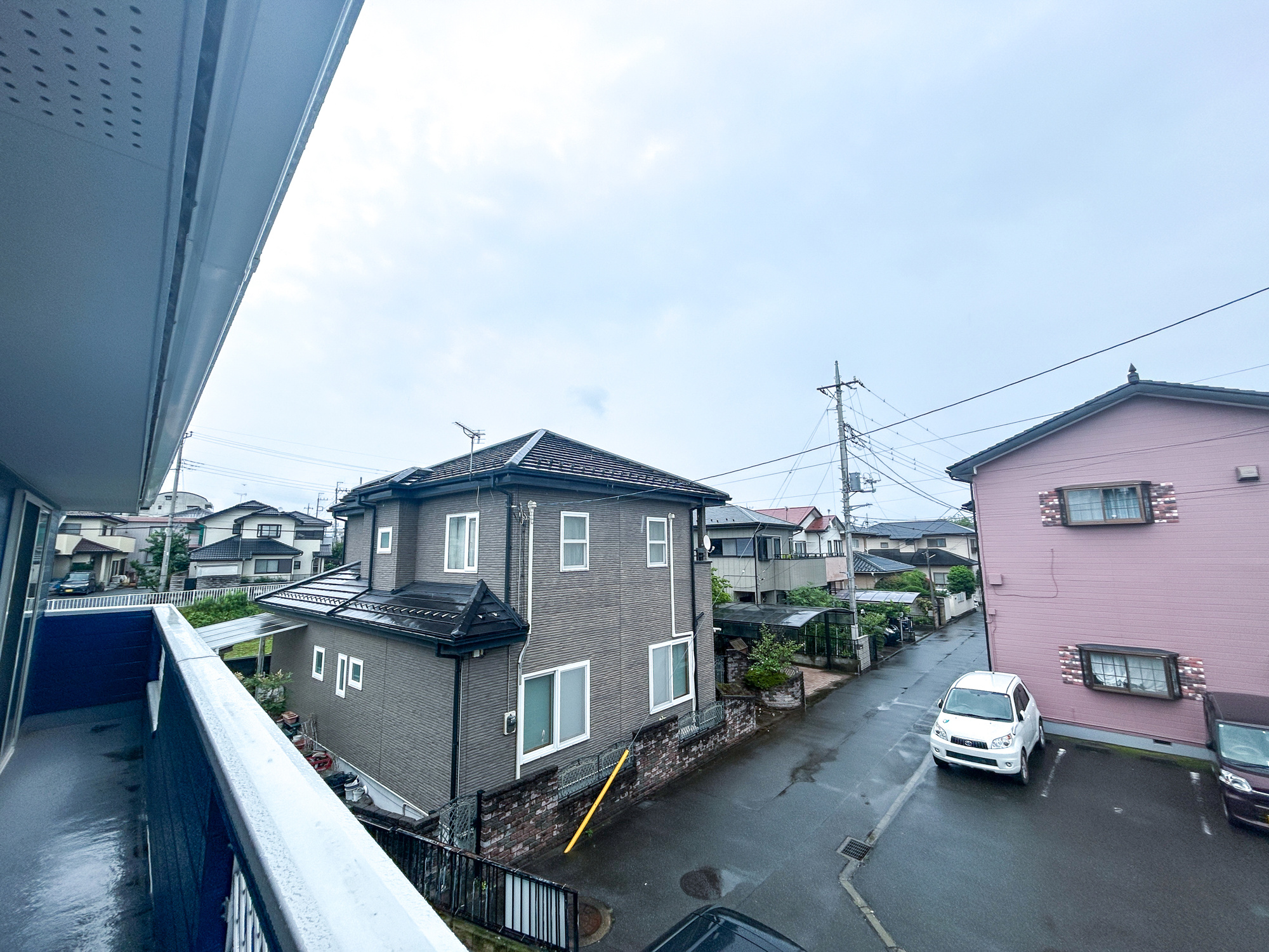 前橋市荒牧町　中古住宅の展望|低層の一戸建てを中心とした街並みが整然と続き、周辺は高い建物が建っていないので、採光や開放性に恵まれ、空が広く緑の多い閑静な趣を感じる環境です。