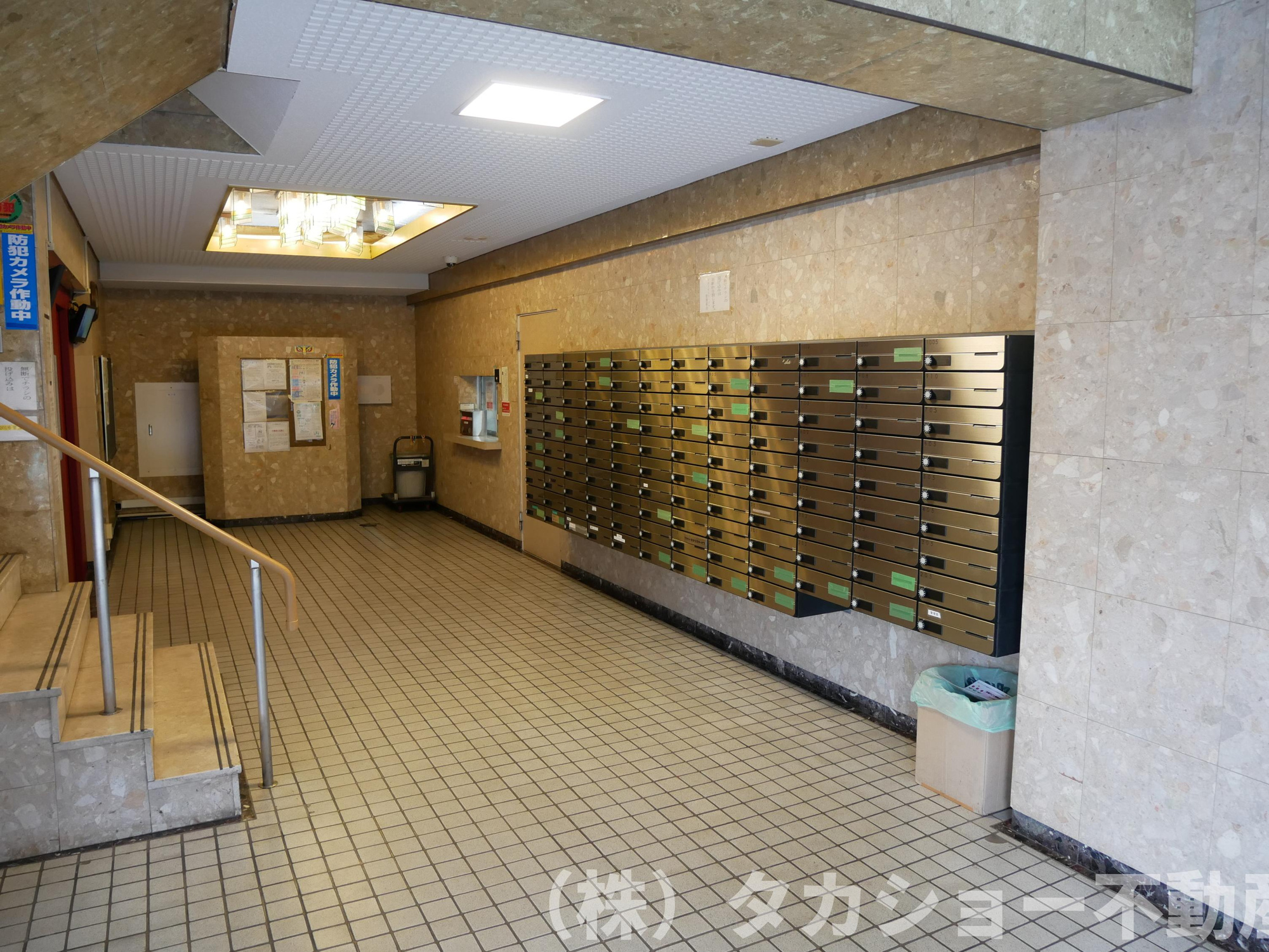 スカイラークハイツのエントランス