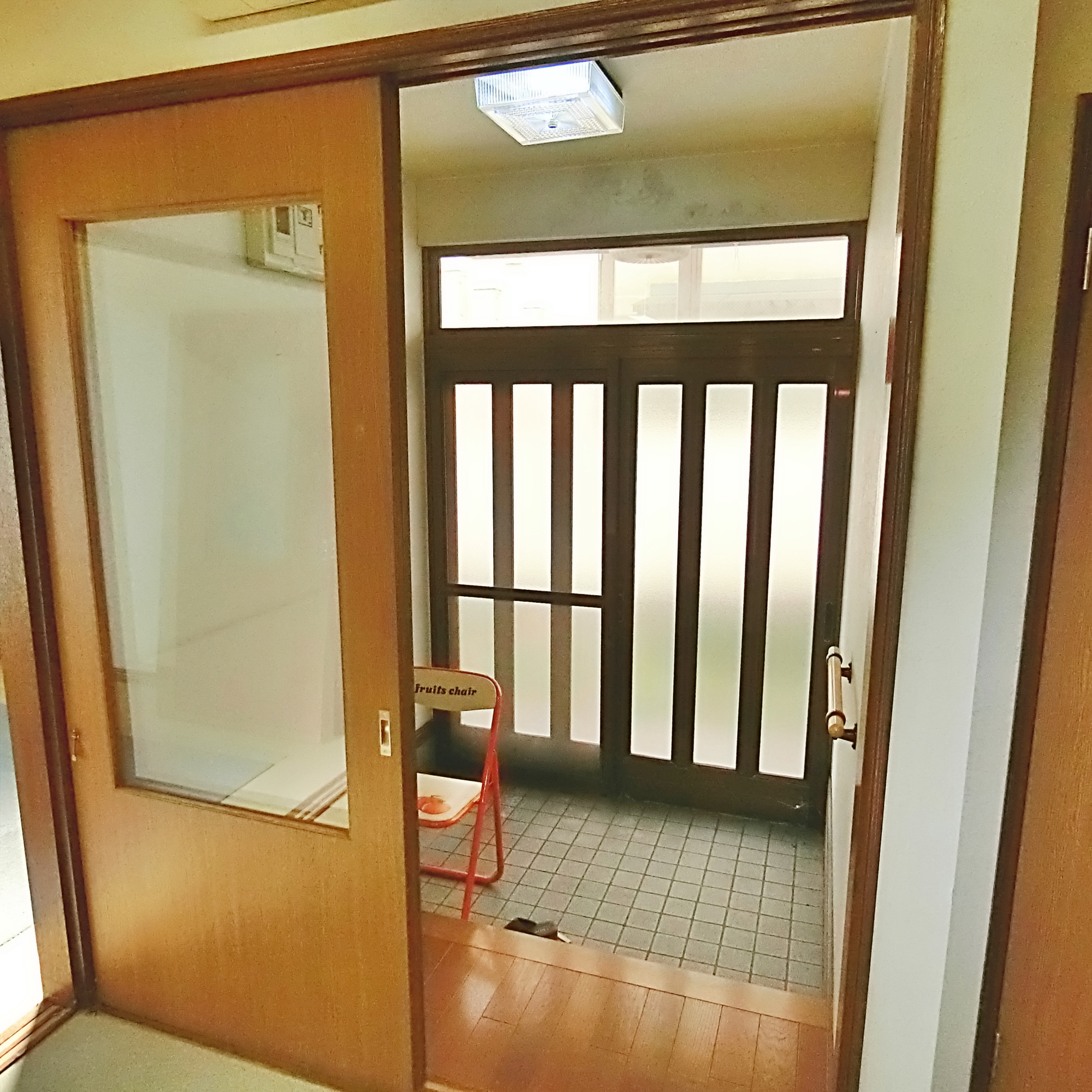 室蘭市東町2丁目19-12　店舗兼用中古住宅の玄関