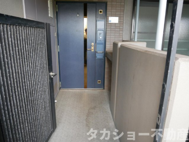 ダイアパレスポートアネックス千葉のその他共用部分|玄関前アルコーブです。