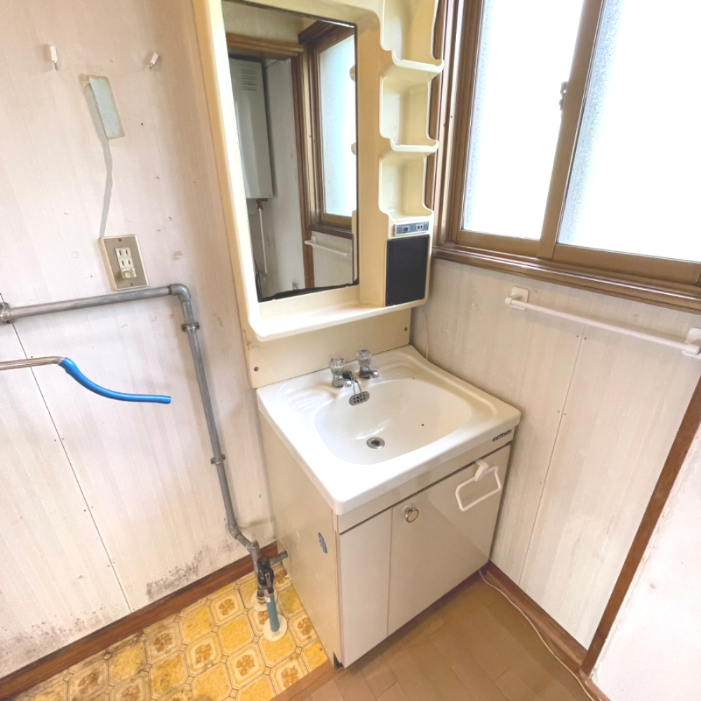 室蘭市白鳥台1丁目22-4　中古住宅の独立洗面台