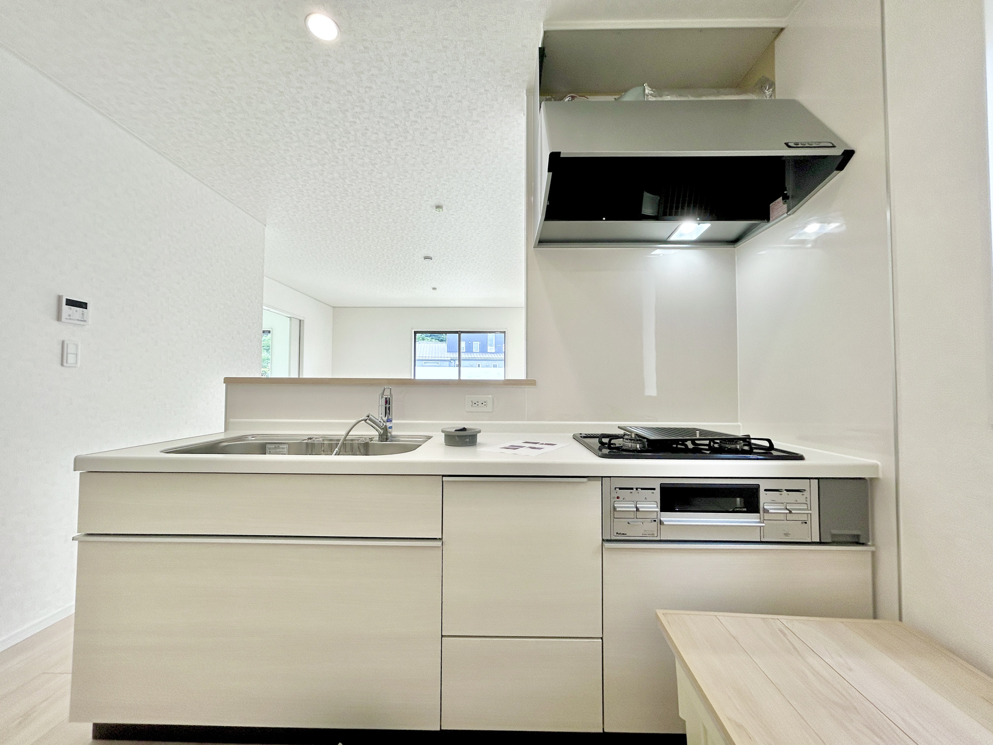 高崎市吉井町下長根第3　新築住宅全4棟のキッチン|収納が多いのでキッチンの上は常にきれいに保てます！！
お料理がしたくなるそんな嬉しい・楽しいキッチンです♪