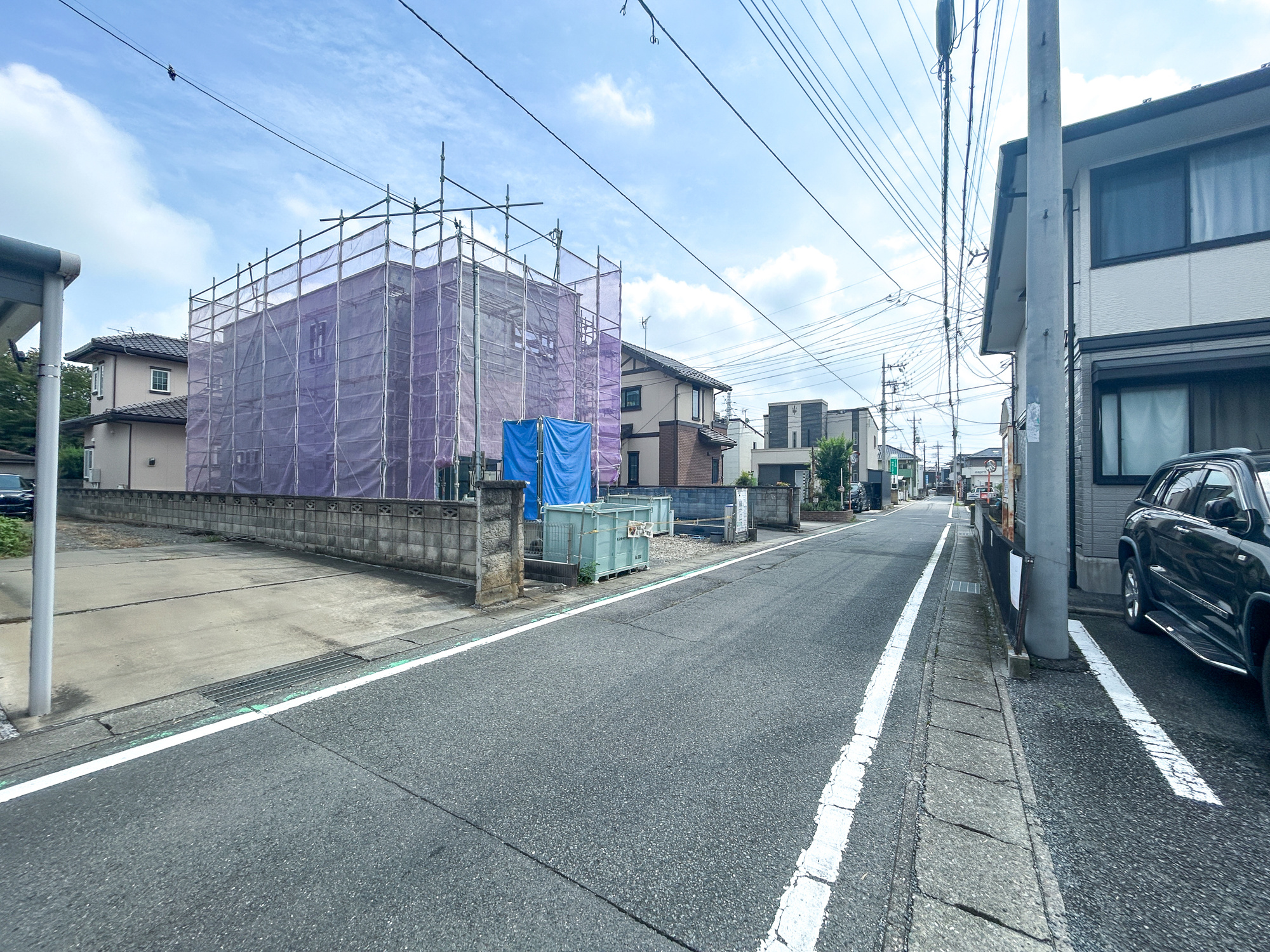 高崎市貝沢町第14期　新築住宅全1棟の前面道路含む現地写真|閑静な住宅地で子育て家族にピッタリ。毎日のお散歩も快適な緑に恵まれたエリアで、自然に包まれた穏やかな暮らしを実現するための、ゆとりある住環境が整っています。

