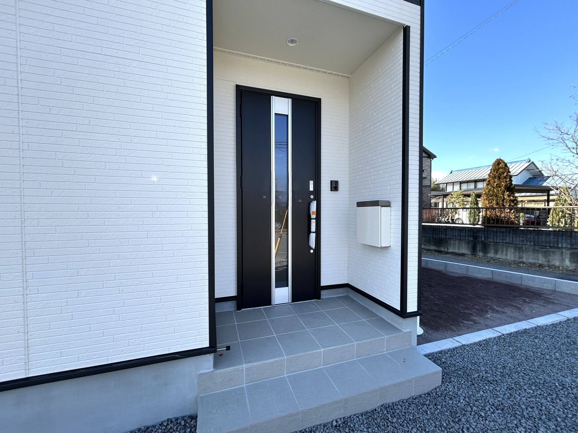 高崎市吉井町本郷第2　新築住宅全1棟の玄関|同社施工例