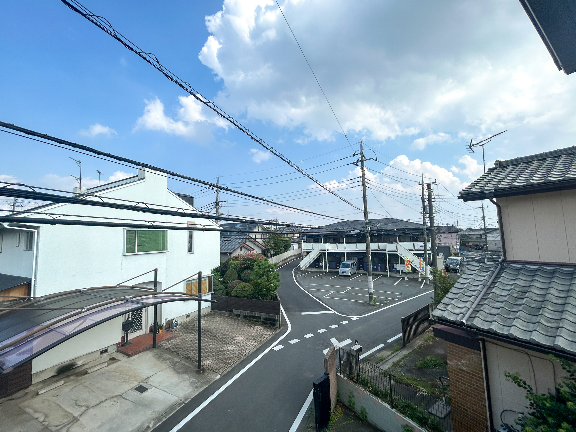 前橋市青柳町1期　中古住宅の展望|低層の一戸建てを中心とした街並みが整然と続き、周辺は高い建物が建っていないので、採光や開放性に恵まれ、空が広く緑の多い閑静な趣を感じる環境です。