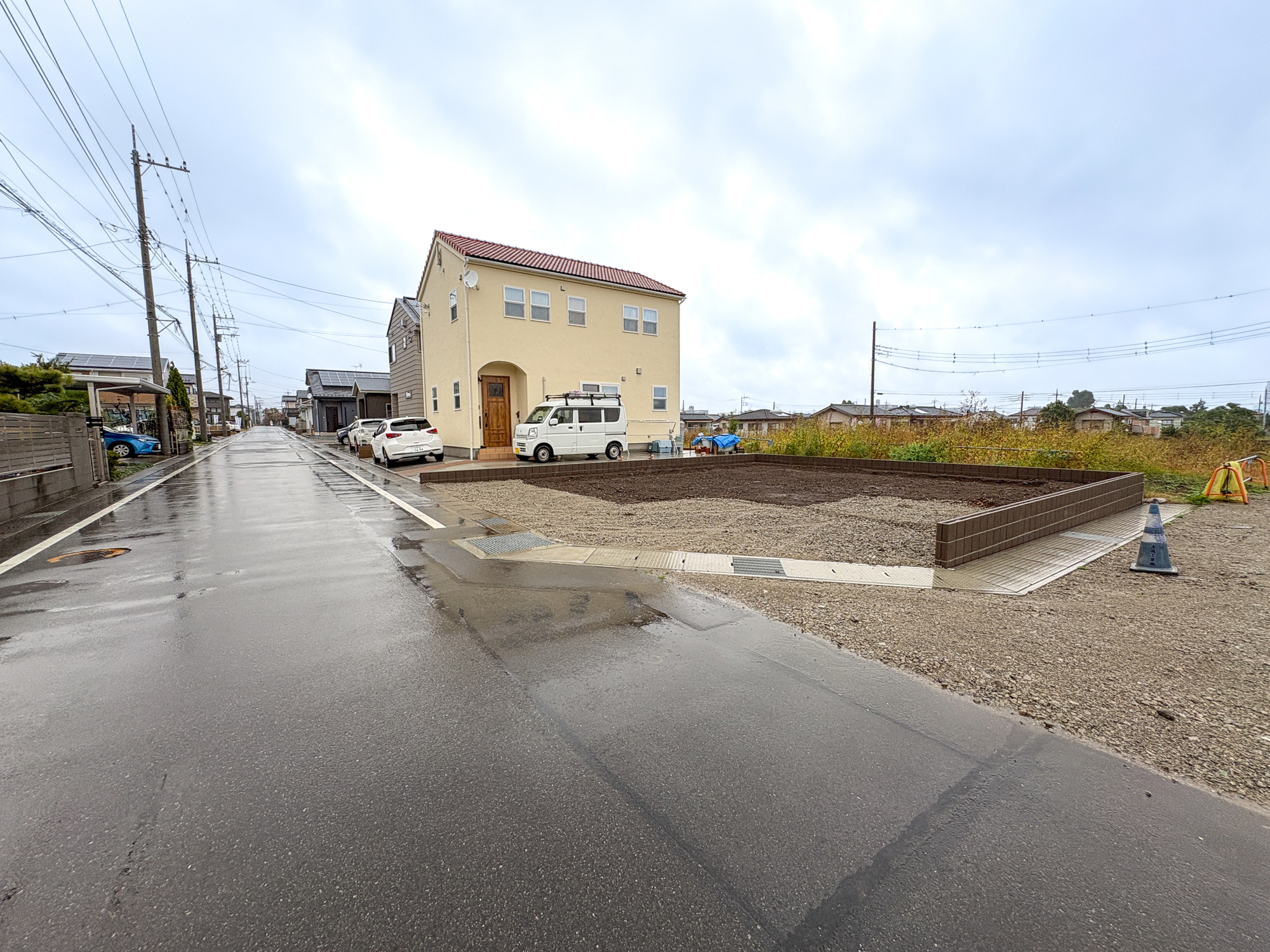 前橋市元総社町蒼海第3　新築住宅全1棟の前面道路含む現地写真|閑静な住宅地で子育て家族にピッタリ。毎日のお散歩も快適な緑に恵まれたエリアで、自然に包まれた穏やかな暮らしを実現するための、ゆとりある住環境が整っています。

