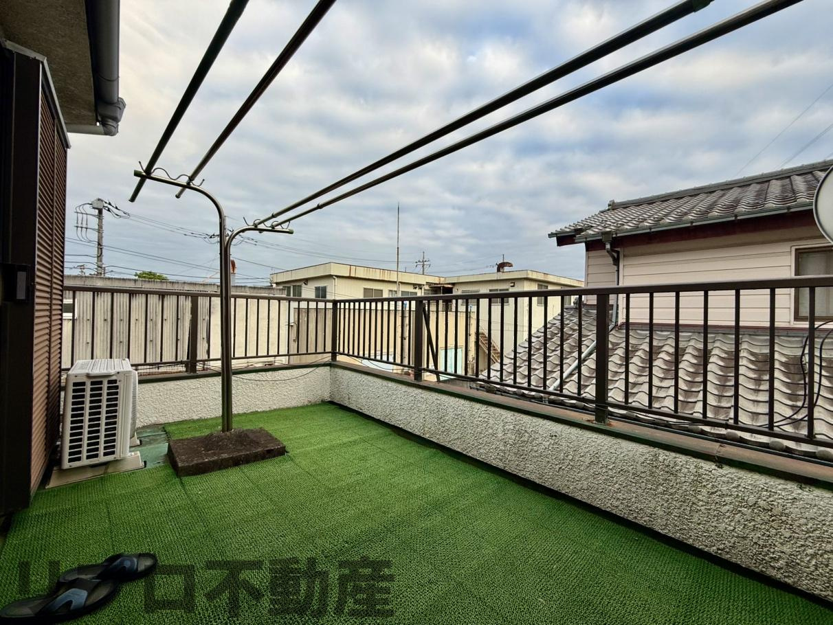 柏市船戸　中古戸建のバルコニー|2階バルコニーで洗濯物を干したり、外の空気を感じたりと、暮らしの中で便利に活用できます！
