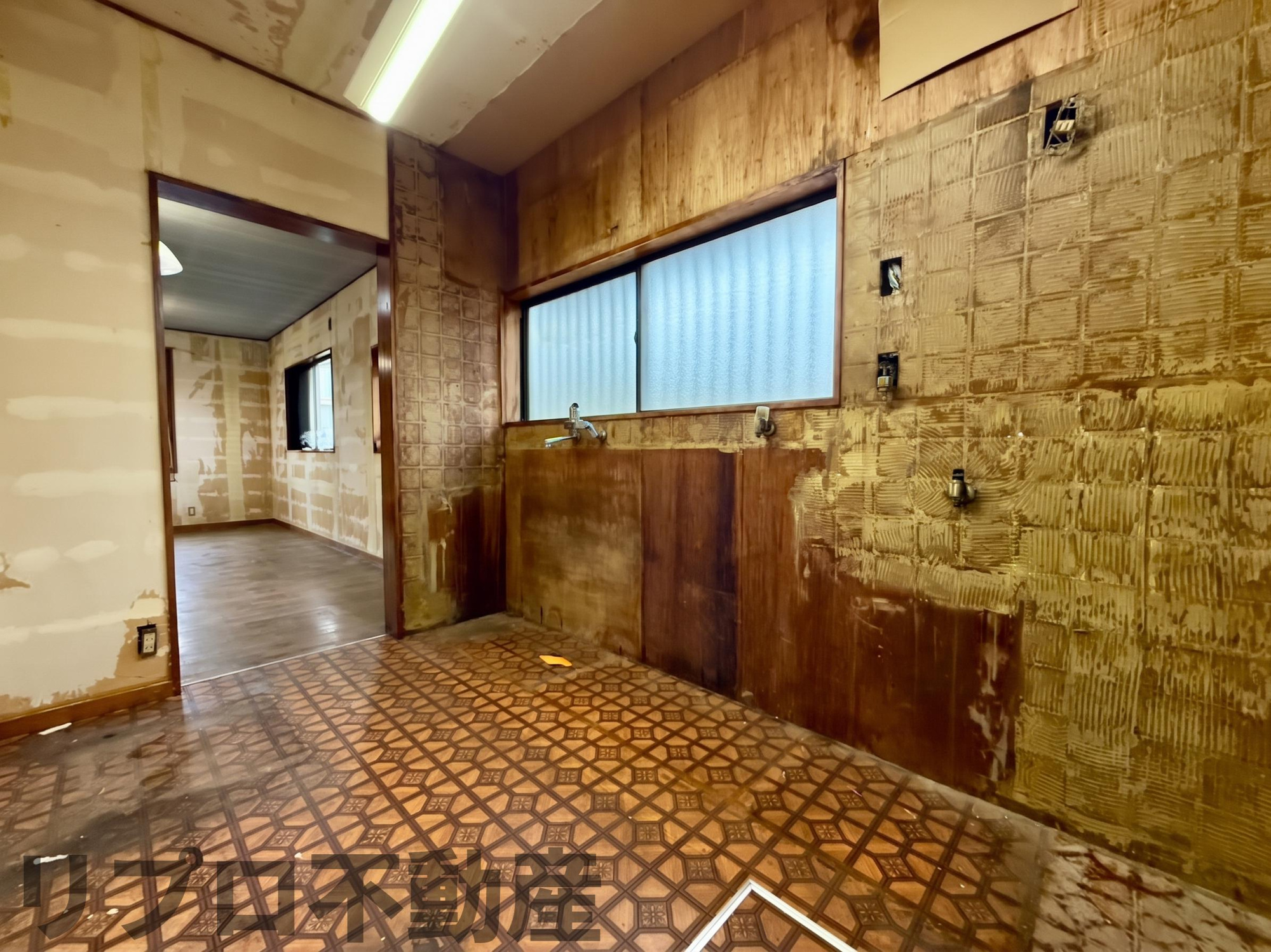 柏市船戸　中古戸建のキッチン|キッチン撤去済み！新たにお好みのキッチンを設置して、理想の空間にリフォームできます！