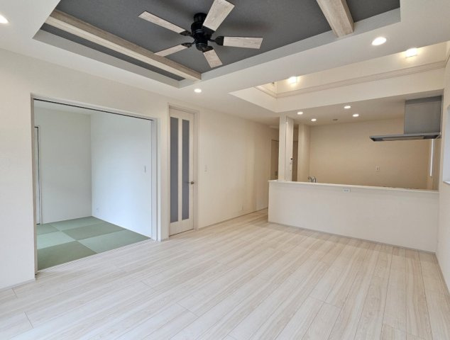 横浜市瀬谷区北新 新築戸建て【仲介手数料無料】カースペース2台の居間・リビング