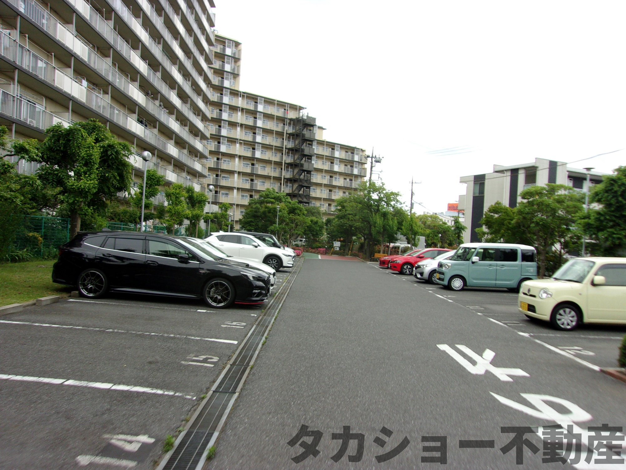ハイラーク千葉の駐車場