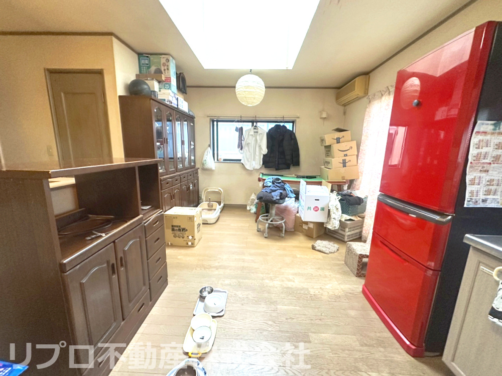 柏市増尾台3丁目戸建の居間・リビング|家具の配置もしやすく、暮らしやすいリビングダイニング！