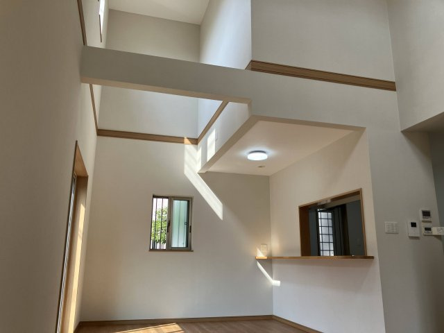 大阪府和泉市みずき台2丁目18-7の居間・リビング|こちらの居間で趣味の時間をお楽しみください