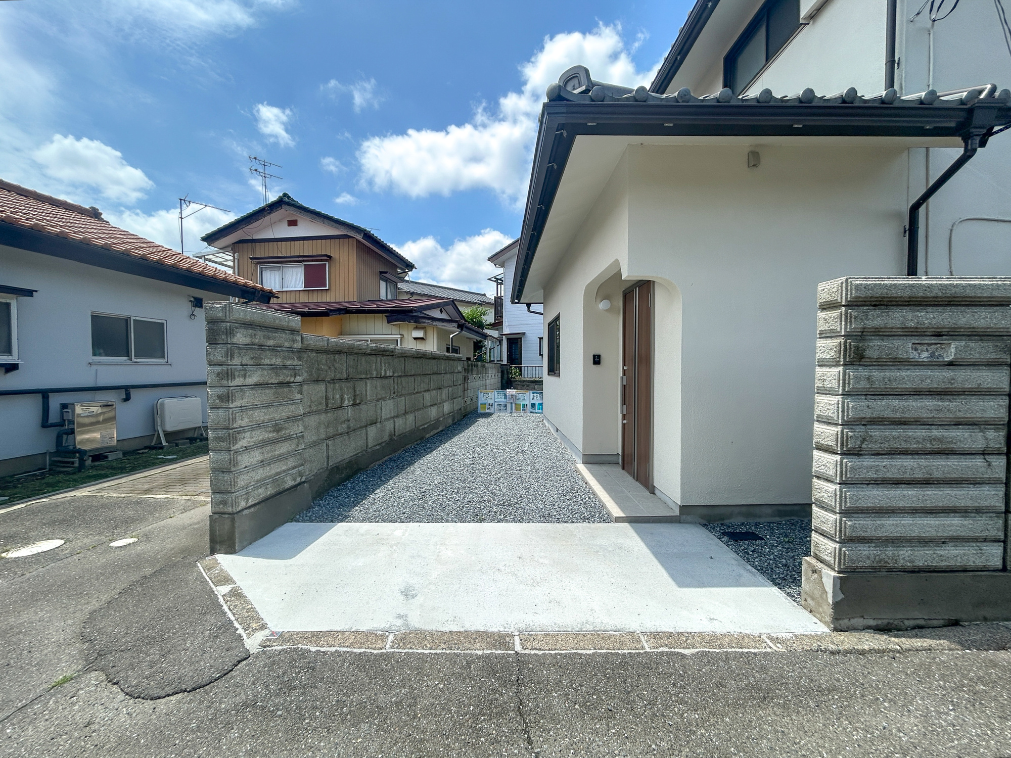 前橋市下細井町　中古住宅の駐車場|砂利が施工してあるのでお手入れ不要です♪