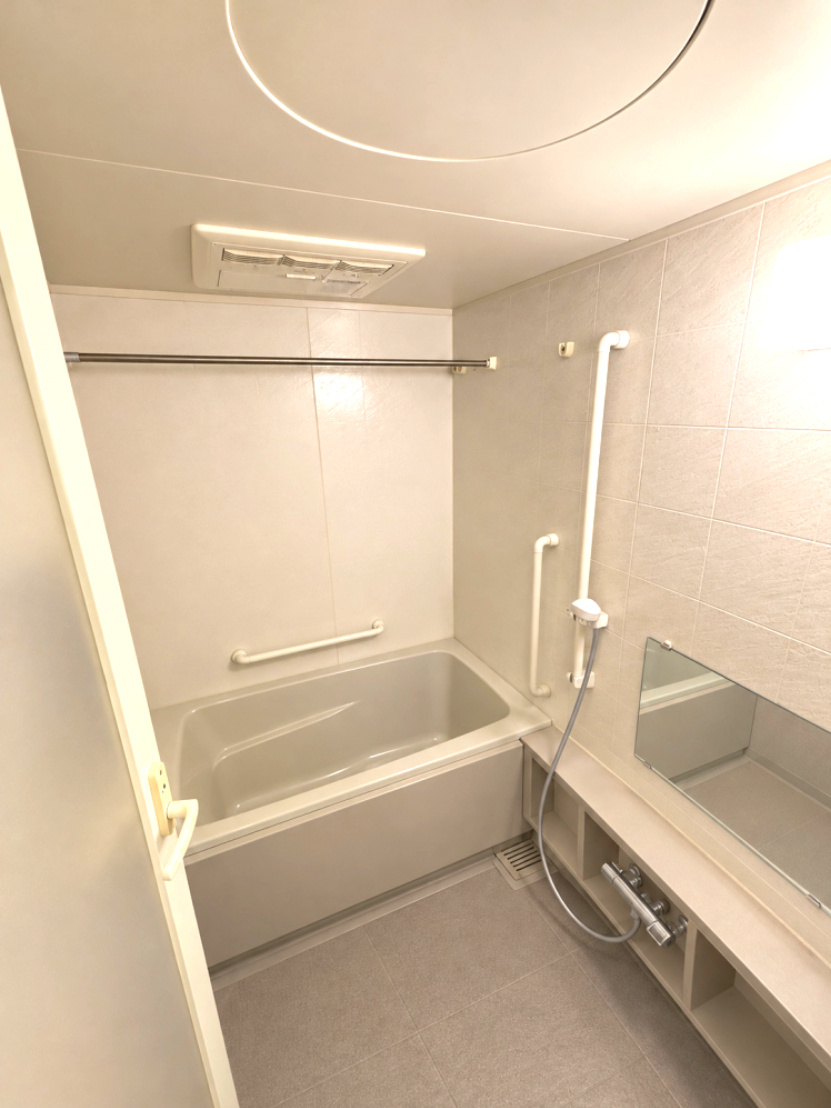 芦屋ハイタウンの浴室|売主様居住中のためCG加工にて室内の家具・家電等を消去しています。現況を優先とします。