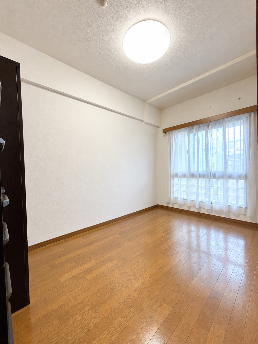 芦屋ハイタウンの洋室|売主様居住中のためCG加工にて室内の家具・家電等を消去しています。現況を優先とします。