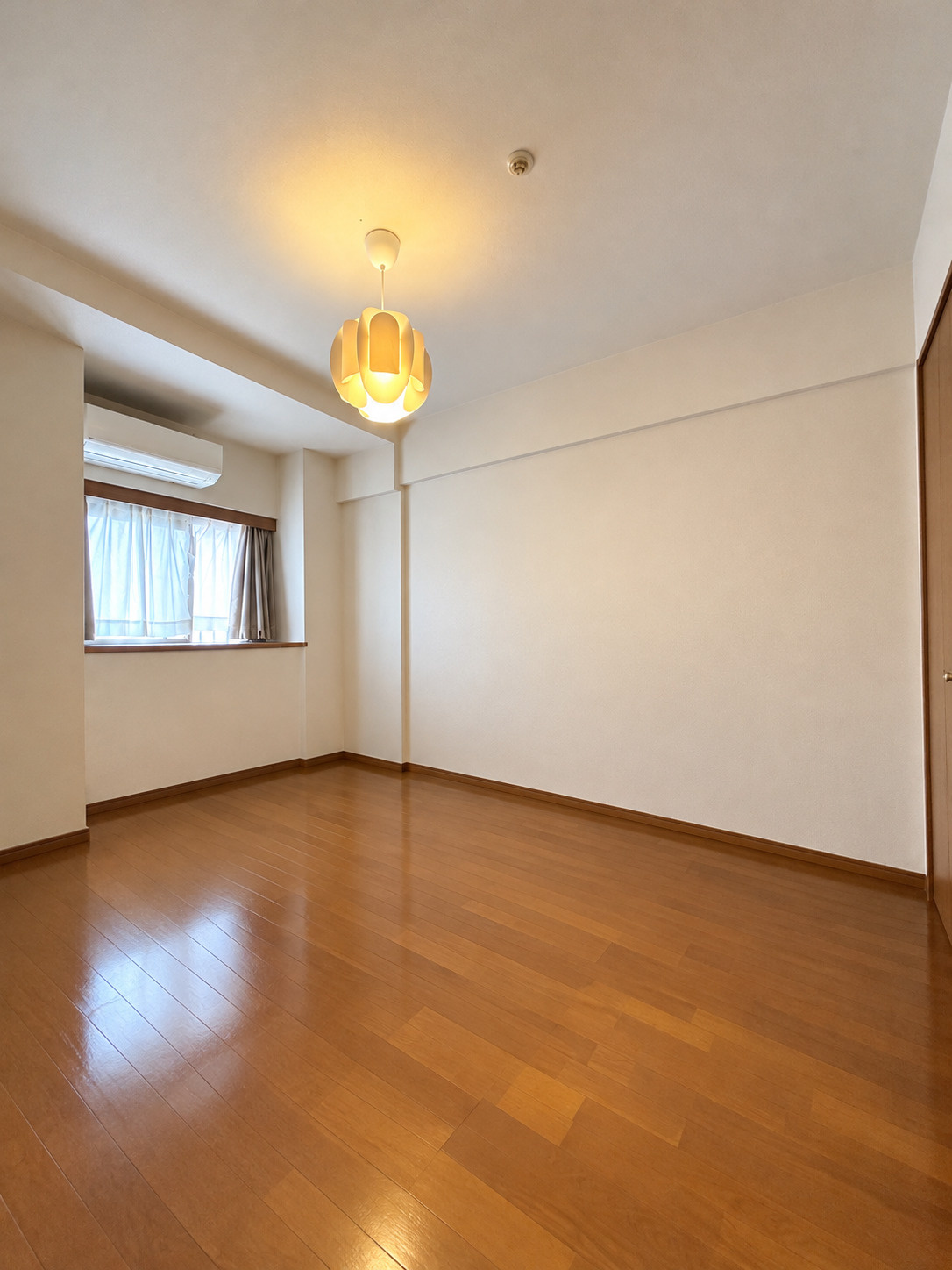 芦屋ハイタウンの洋室|売主様居住中のためCG加工にて室内の家具・家電等を消去しています。現況を優先とします。
