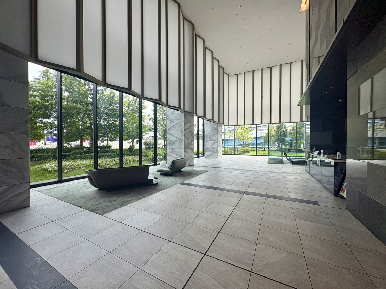 シティタワーズ東京ベイ WEST TOWERのその他|高級感あふれる吹き抜けのロビー