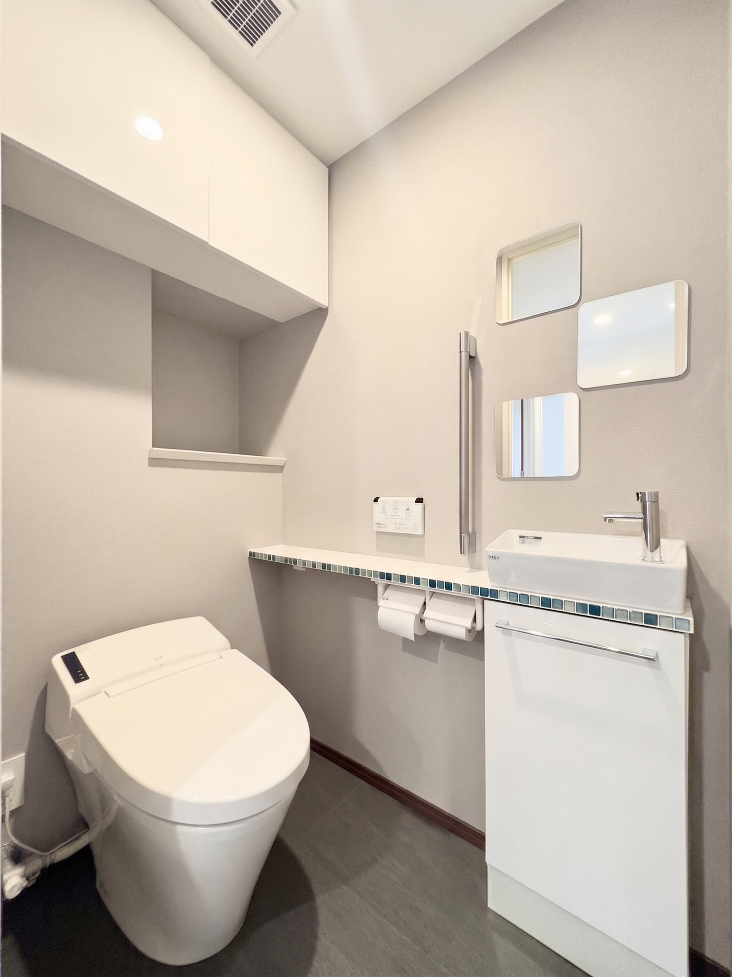 シティタワーズ東京ベイ WEST TOWERのトイレ|タンクレストイレで広がりのある空間を演出しています。※CG加工を施しております。
実際の色調や仕様は異なります。家具家電等は販売に含まれておりません。
