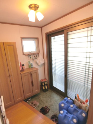 登別市柏木町3丁目34-1　中古住宅の玄関