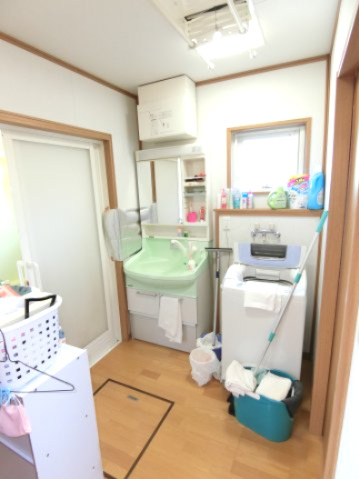 登別市柏木町3丁目34-1　中古住宅の独立洗面台