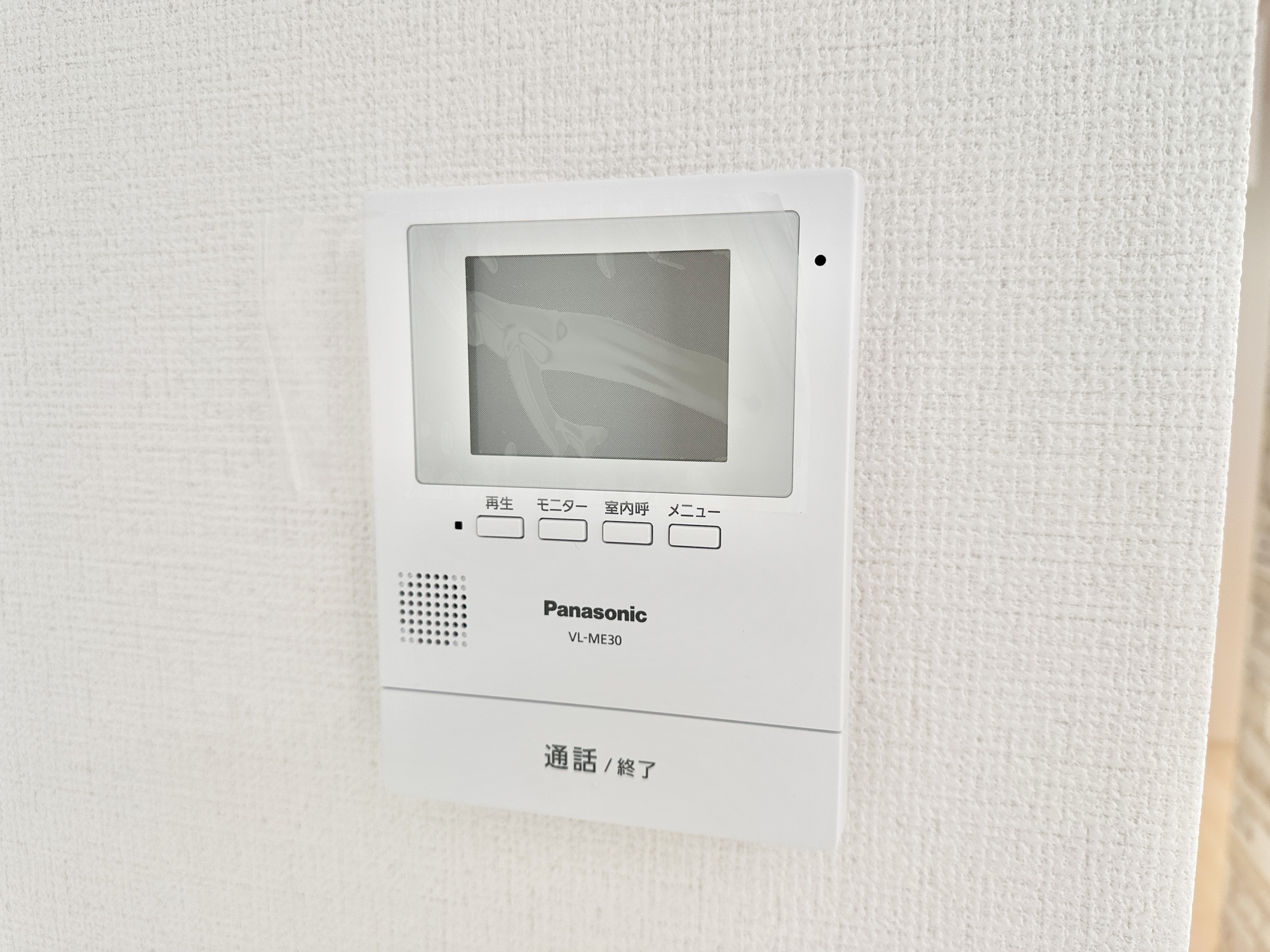 宇都宮市西原町600番　新築住宅全３棟のセキュリティ|【同社施工例】TVモニタ付きのインターフォンには録画機能もあるので外出時誰が来たのか確認できます♪ 防犯機能も高く、今では必需品です！
