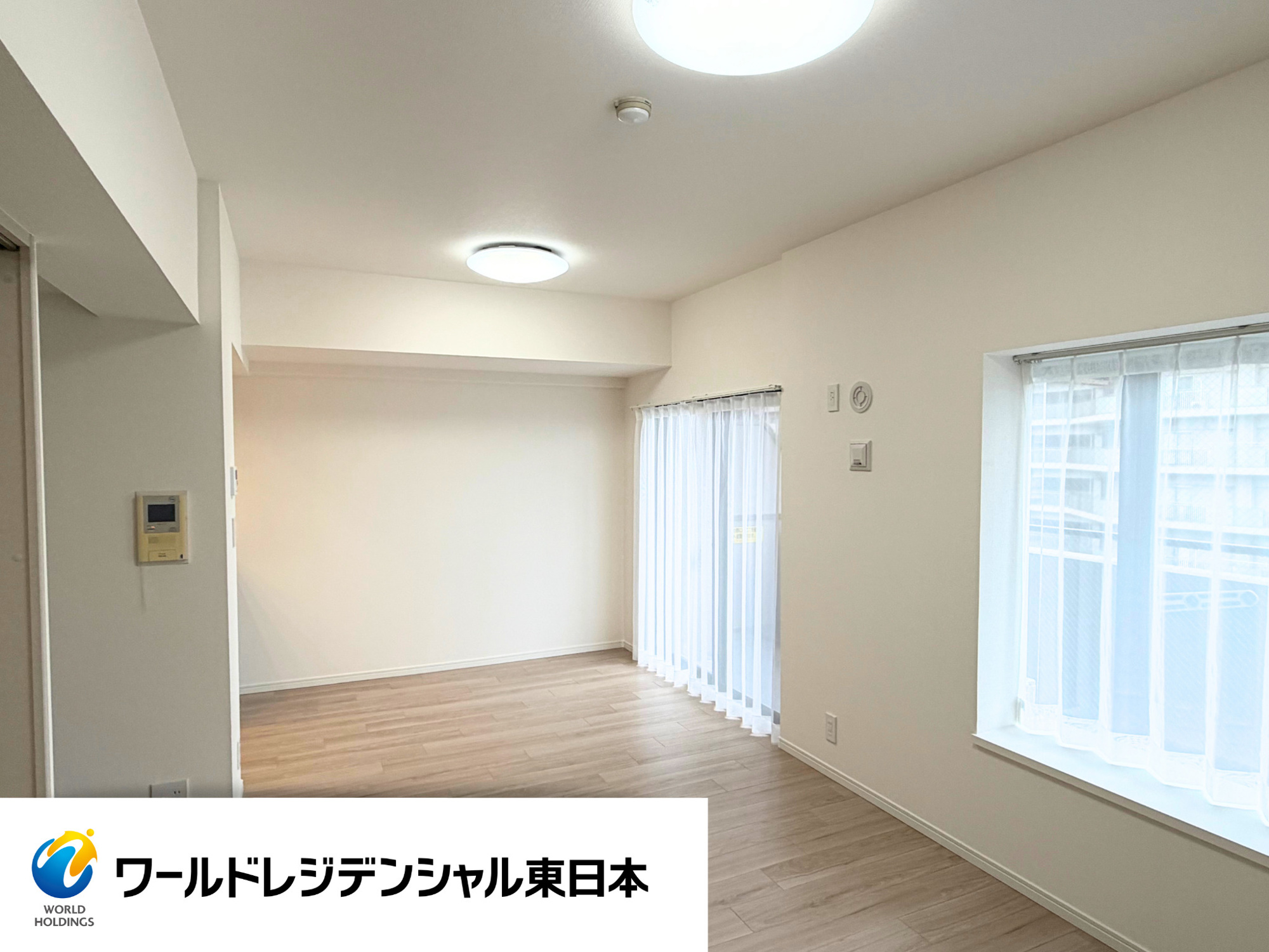 ダイアパレスアポロシティ21高砂参番館の居間・リビング|朝から明るい陽光が差し込む南東向きLD