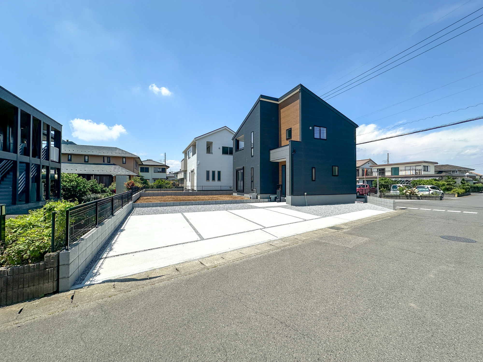 宇都宮市西川田南１丁目の新築一戸建の駐車場|車庫土間施工、駐車3～5台可能です(^^♪