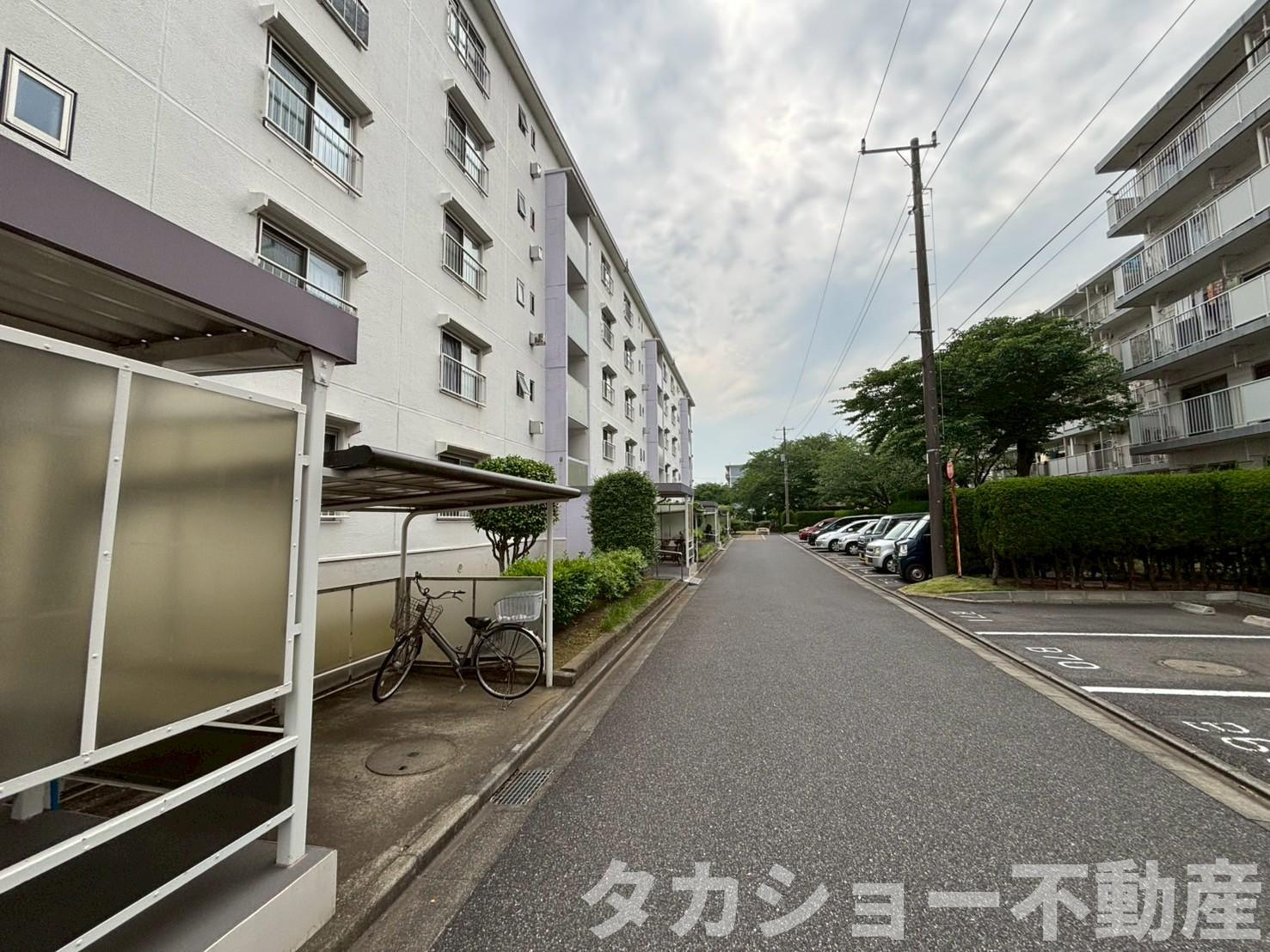 高洲三丁目住宅の駐車場|カースペースがあります