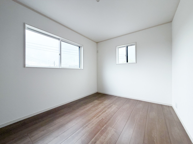 《1号棟　洋室B》6.0帖の広さ！クローゼット付きなので子ども部屋や趣味のお部屋としてもご利用いただけます。