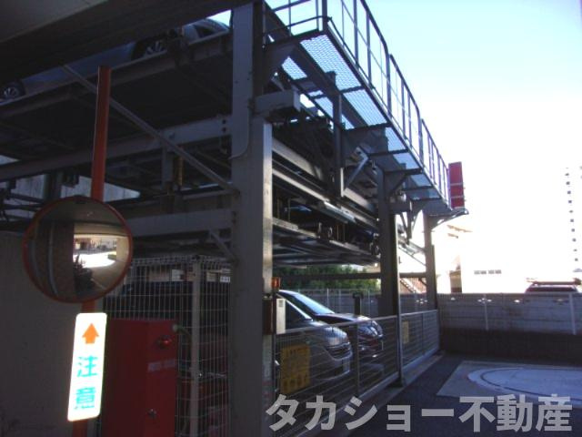 ディナスティーア千葉要町の駐車場