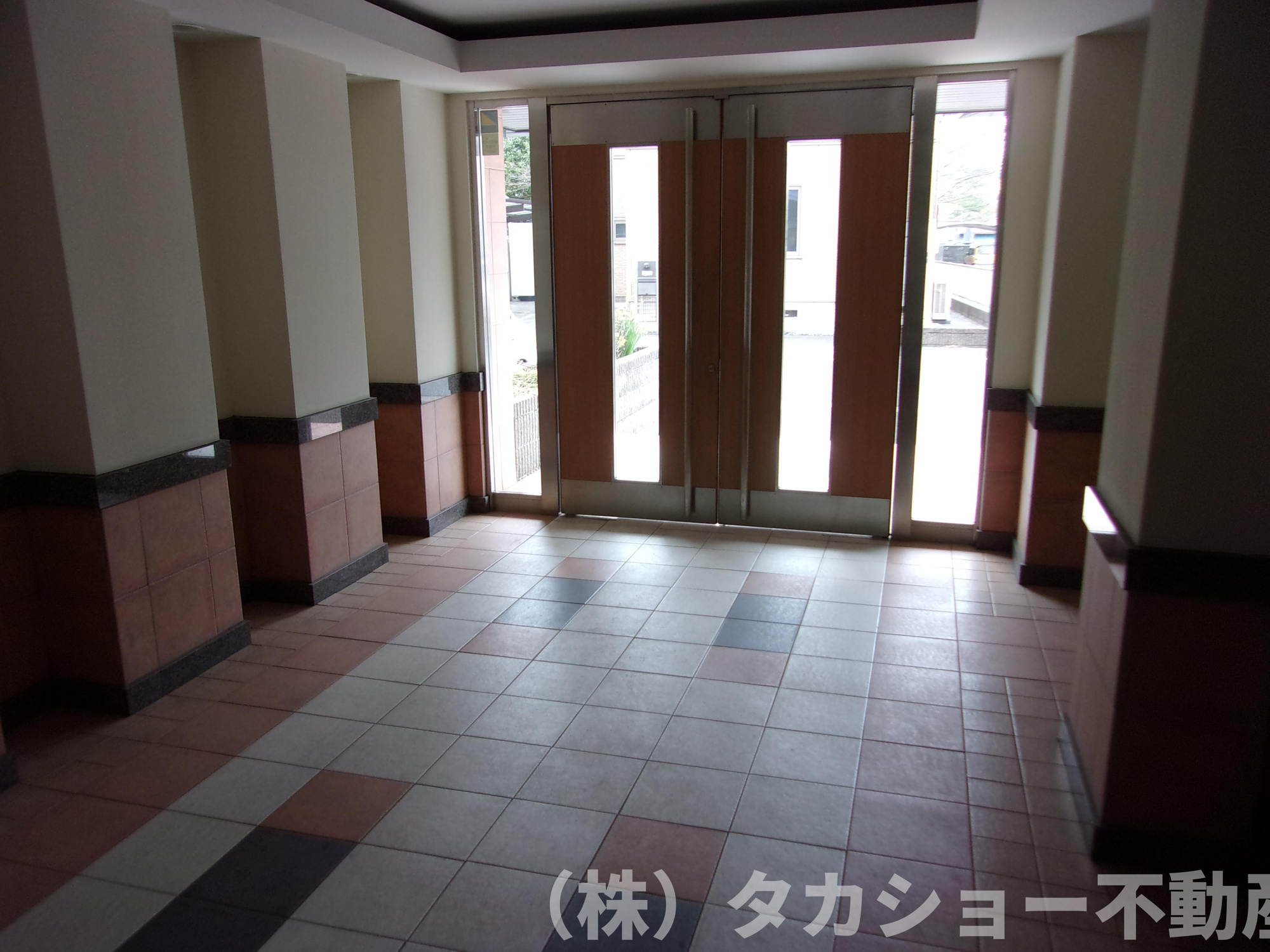 サンクレイドル八幡宿のエントランス