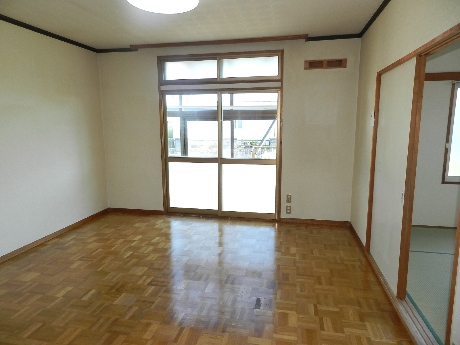 室蘭市白鳥台1丁目33-13　収益戸建の居間・リビング