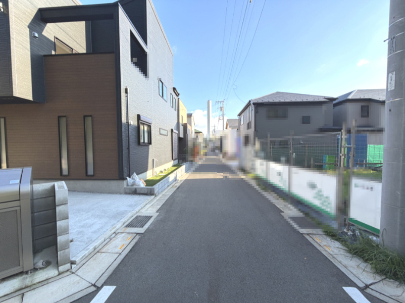 前面道路含む現地写真です
