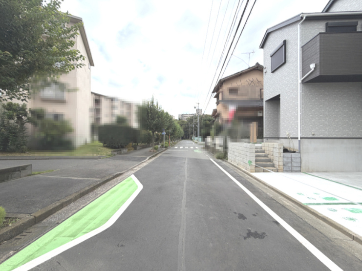 前面道路含む現地写真です
