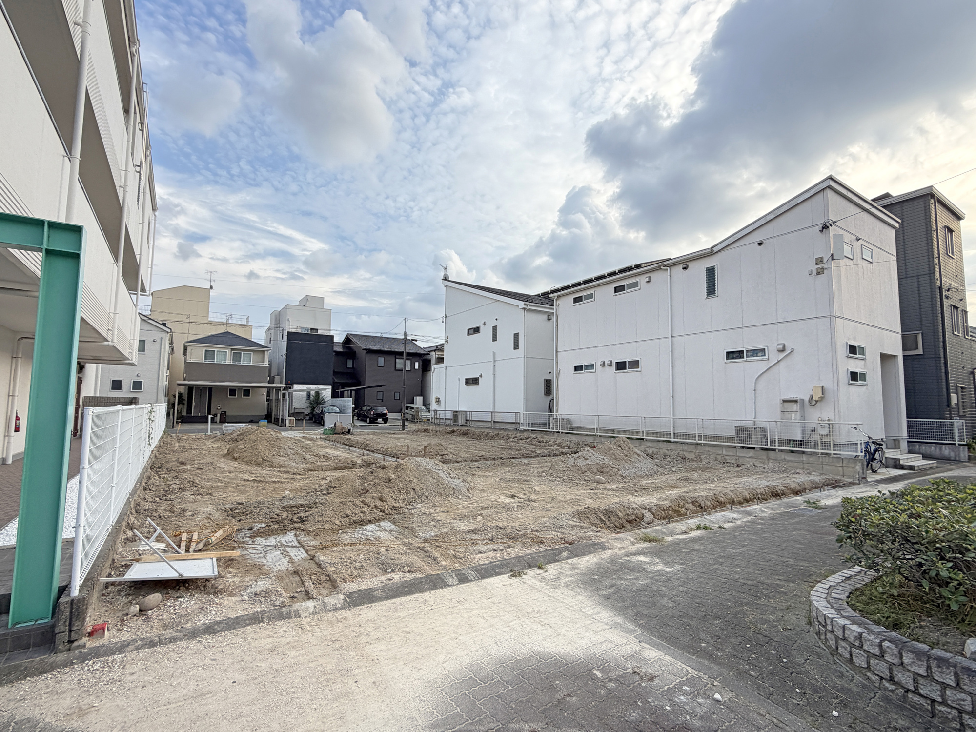 【成約済】瑞穂区井の元町Ⅲ 1号棟の前面道路含む現地写真|現地 北側より撮影（2026.09下旬）