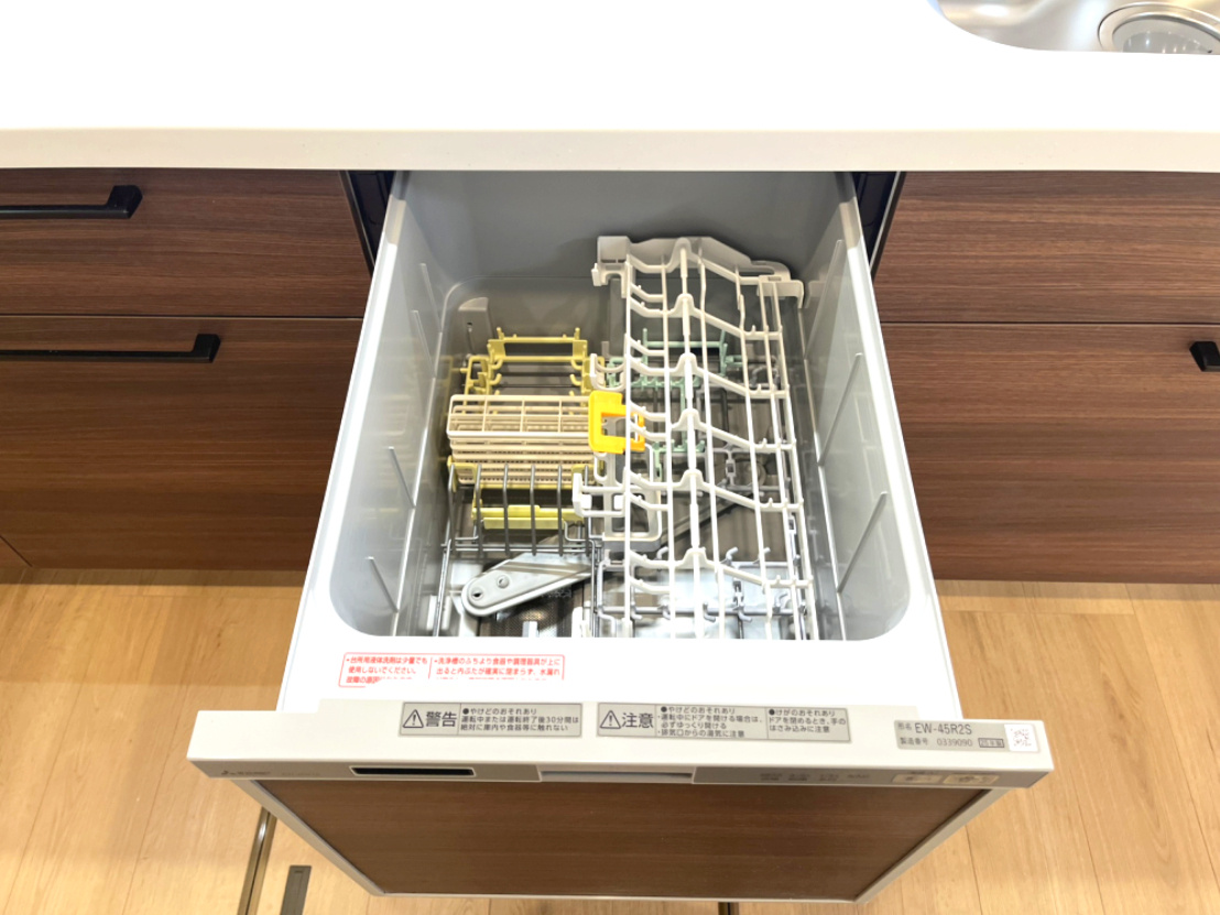 明石市朝霧台　中古戸建のキッチン|食洗器です