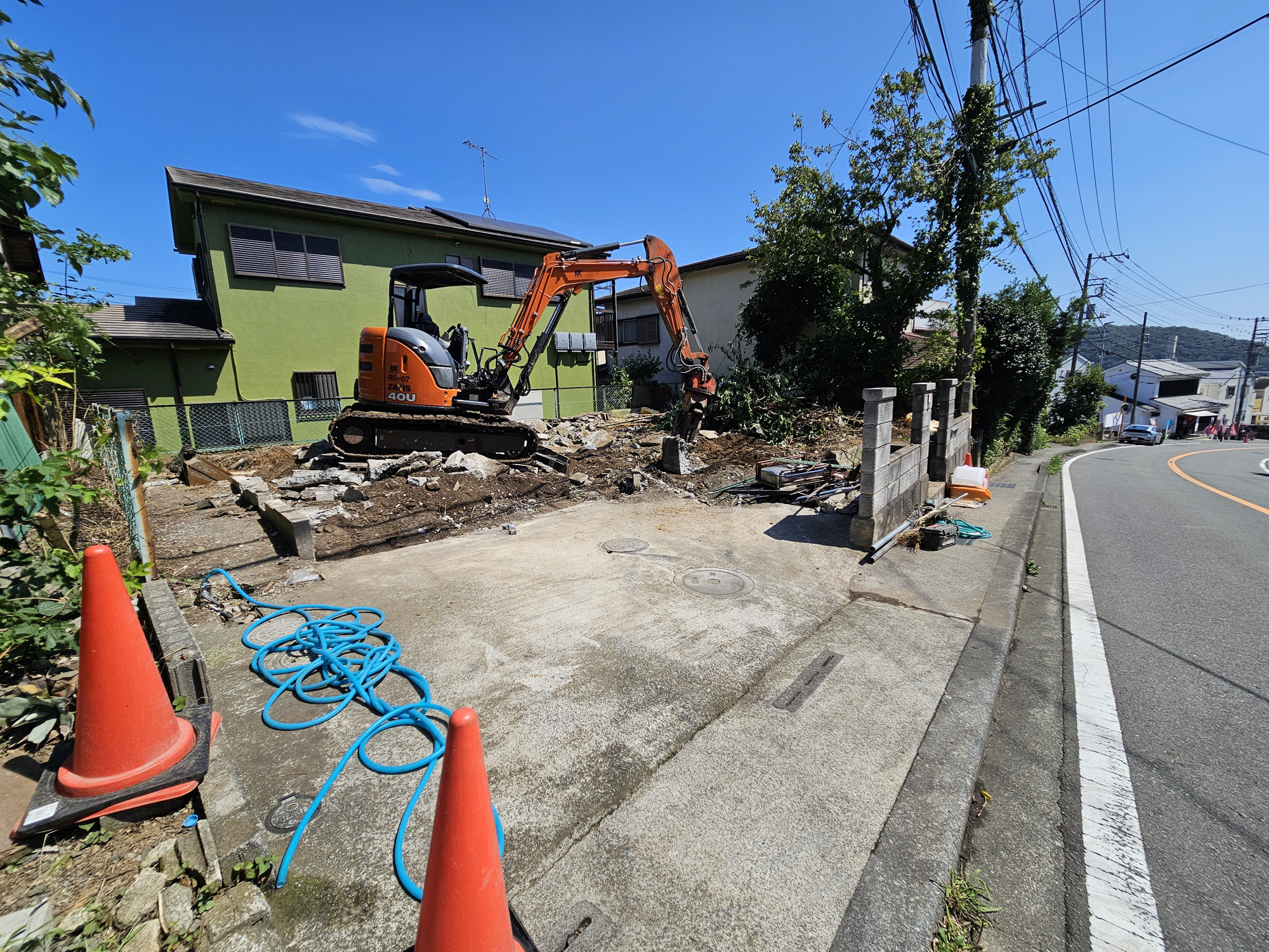南向きで明るいLDK◆WIC・SIC・ユーティリティルーム◆～名古木　新築戸建～の外観|前道9mでお車の出し入れも楽々！3LDK+S+ユーティリティルームで広々とお過ごしいただけます。国道246号や東名秦野中井ICへスムーズにアクセスできる好立地！