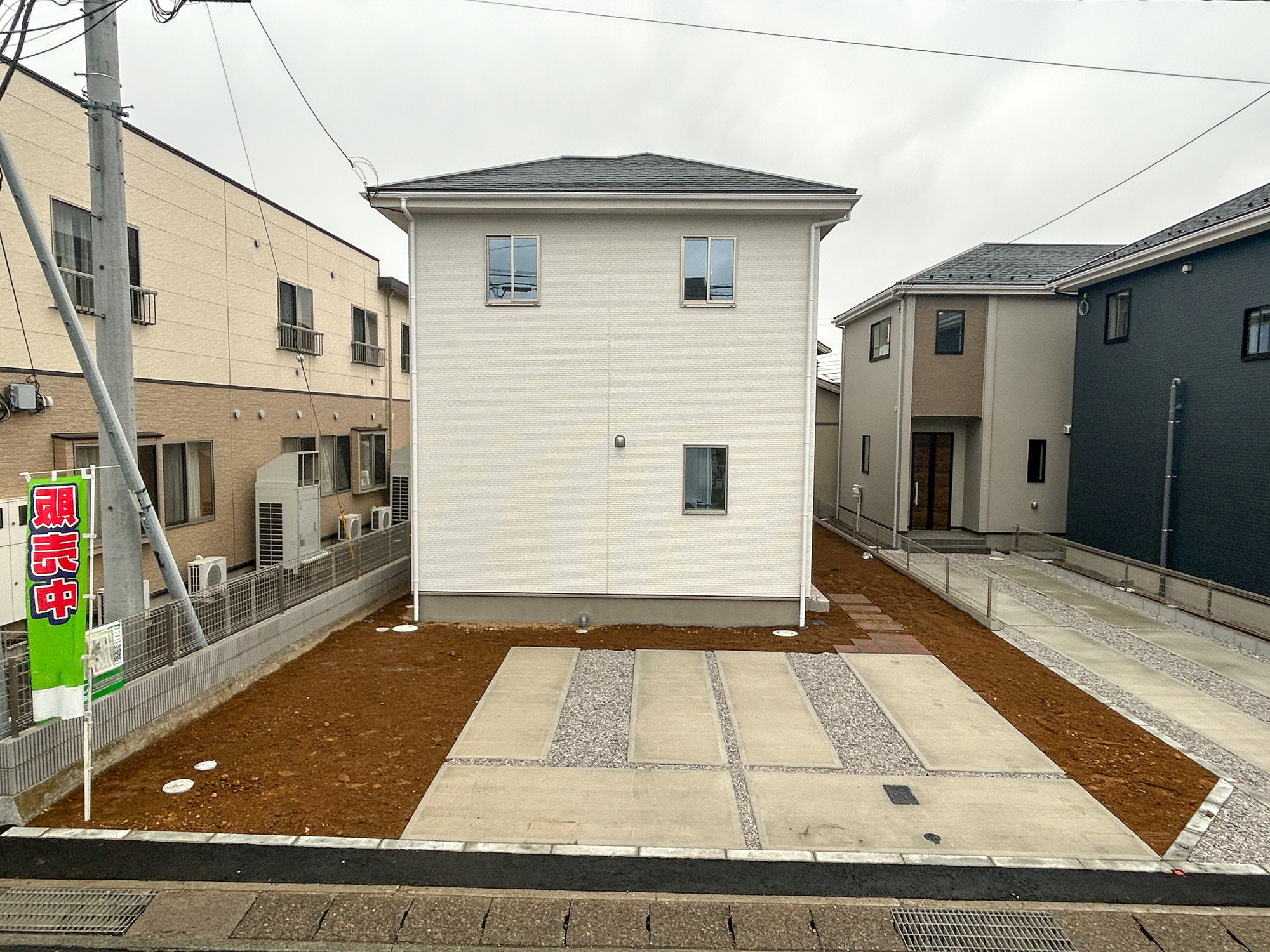 前橋市北代田町1期　新築住宅全3棟の駐車場|車庫土間施工済み、駐車2台可能です(^^♪