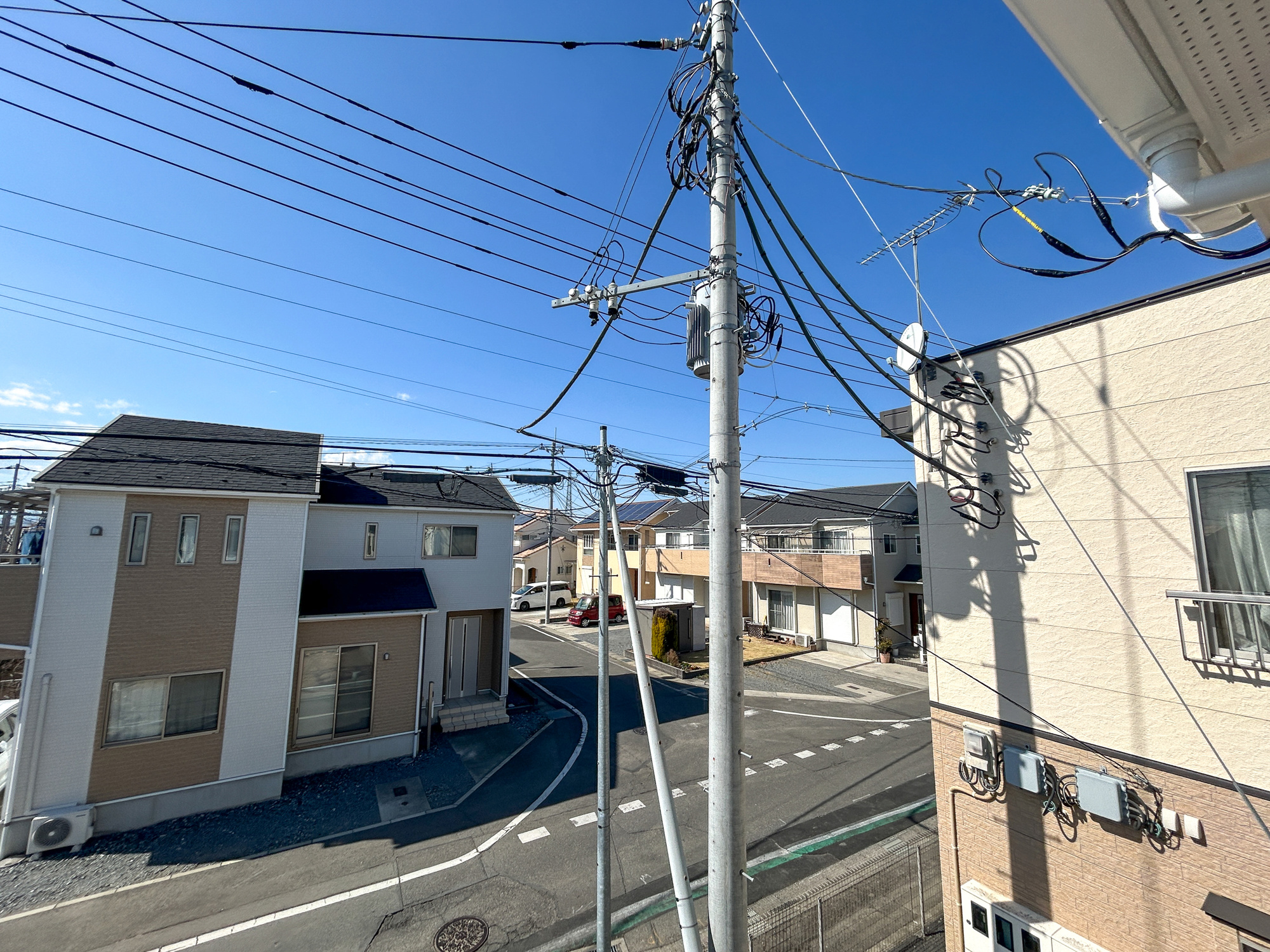 前橋市北代田町1期　新築住宅全3棟の展望|低層の一戸建てを中心とした街並みが整然と続き、周辺は高い建物が建っていないので、採光や開放性に恵まれ、空が広く緑の多い閑静な趣を感じる環境です。
