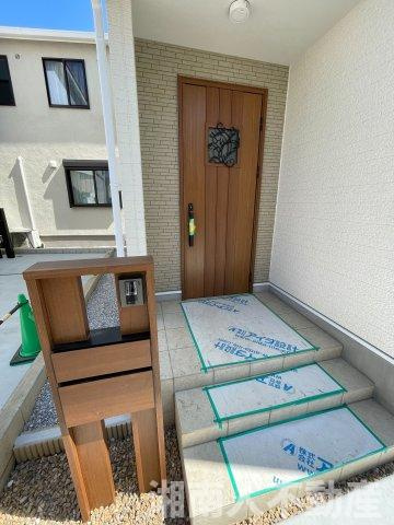茅ヶ崎市今宿 戸建の玄関|きれいな玄関です