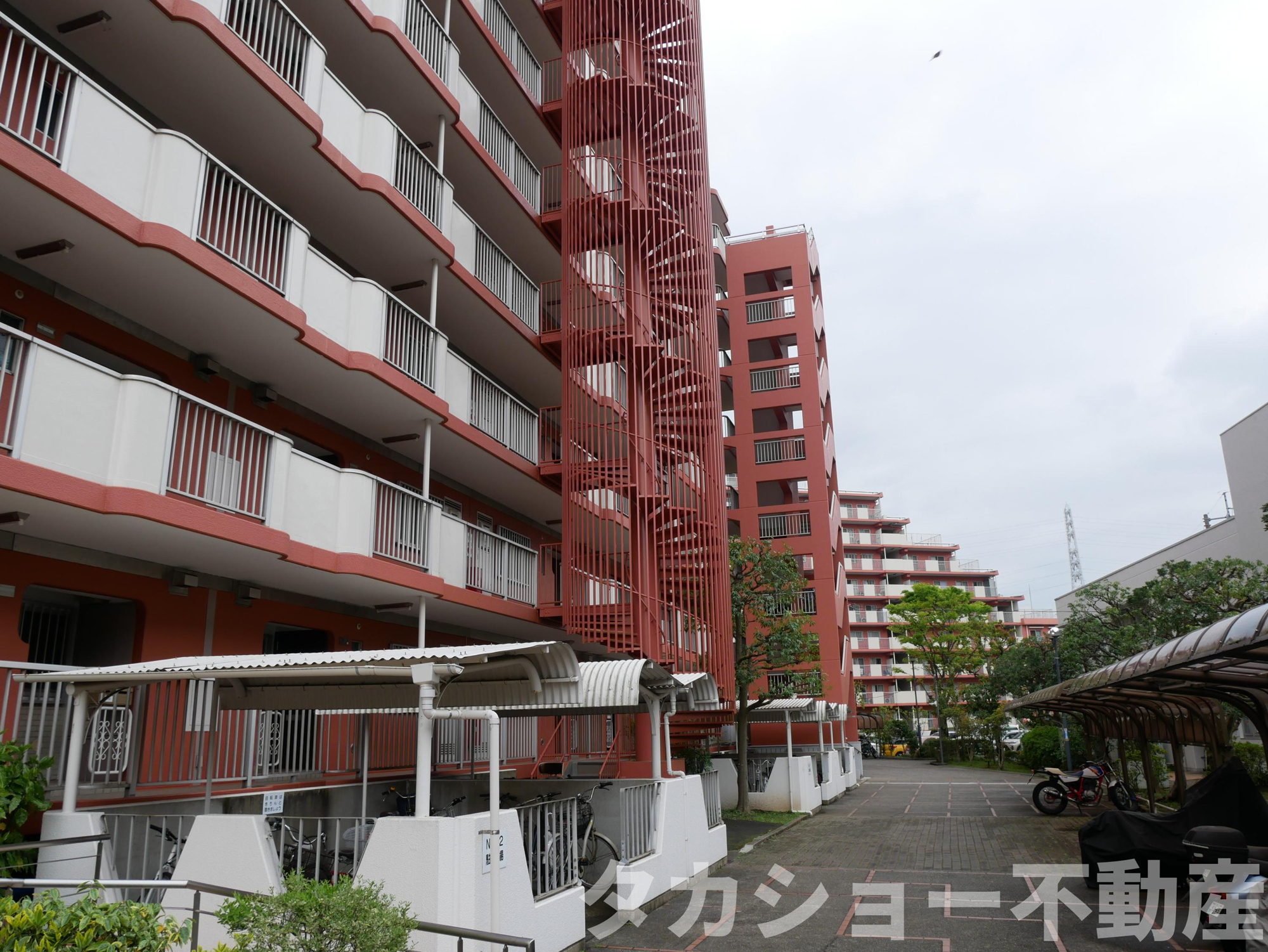 高品ハイツ1号棟の外観