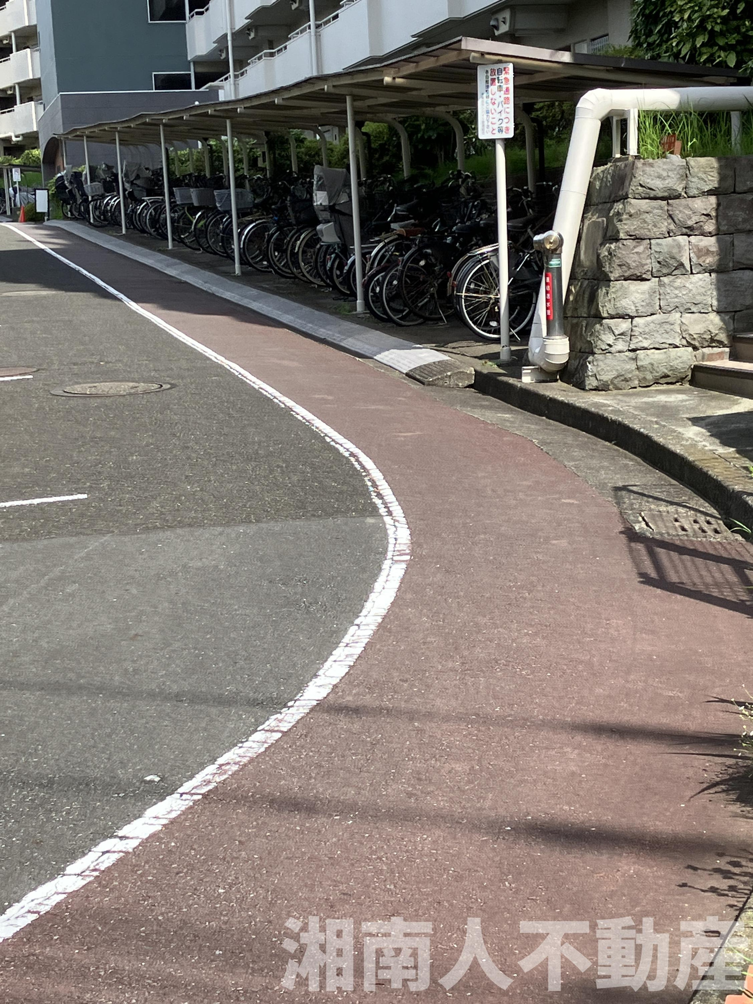 本郷台サンハイツの駐輪場