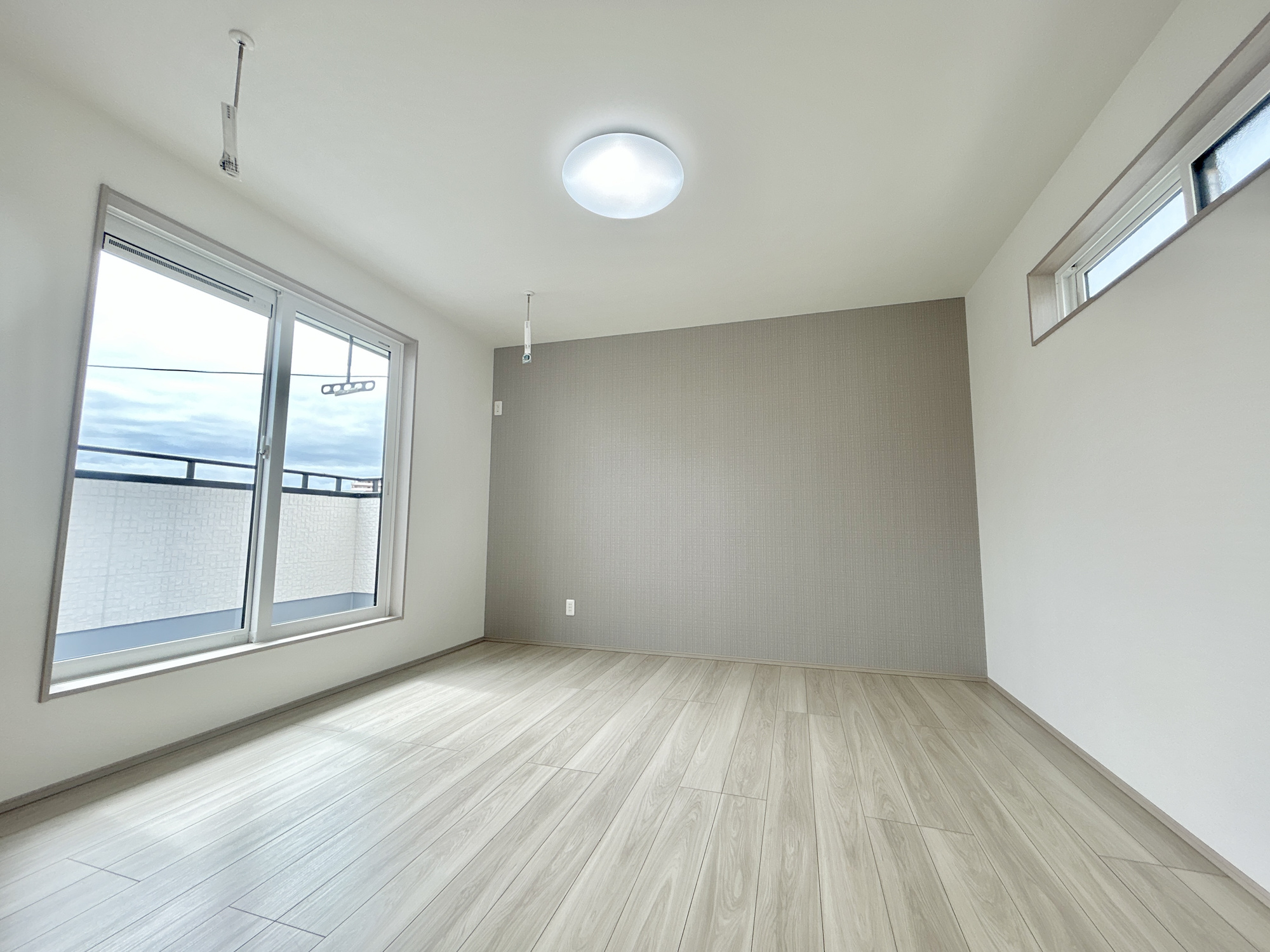 高崎市下之城町第10期　新築住宅全2棟の洋室|通風・採光にも優れ、心地よい光と風があふれています。 贅沢といえるほどの豊かな居住性と、プライドを満たすクオリティが見事に調和した住空間。