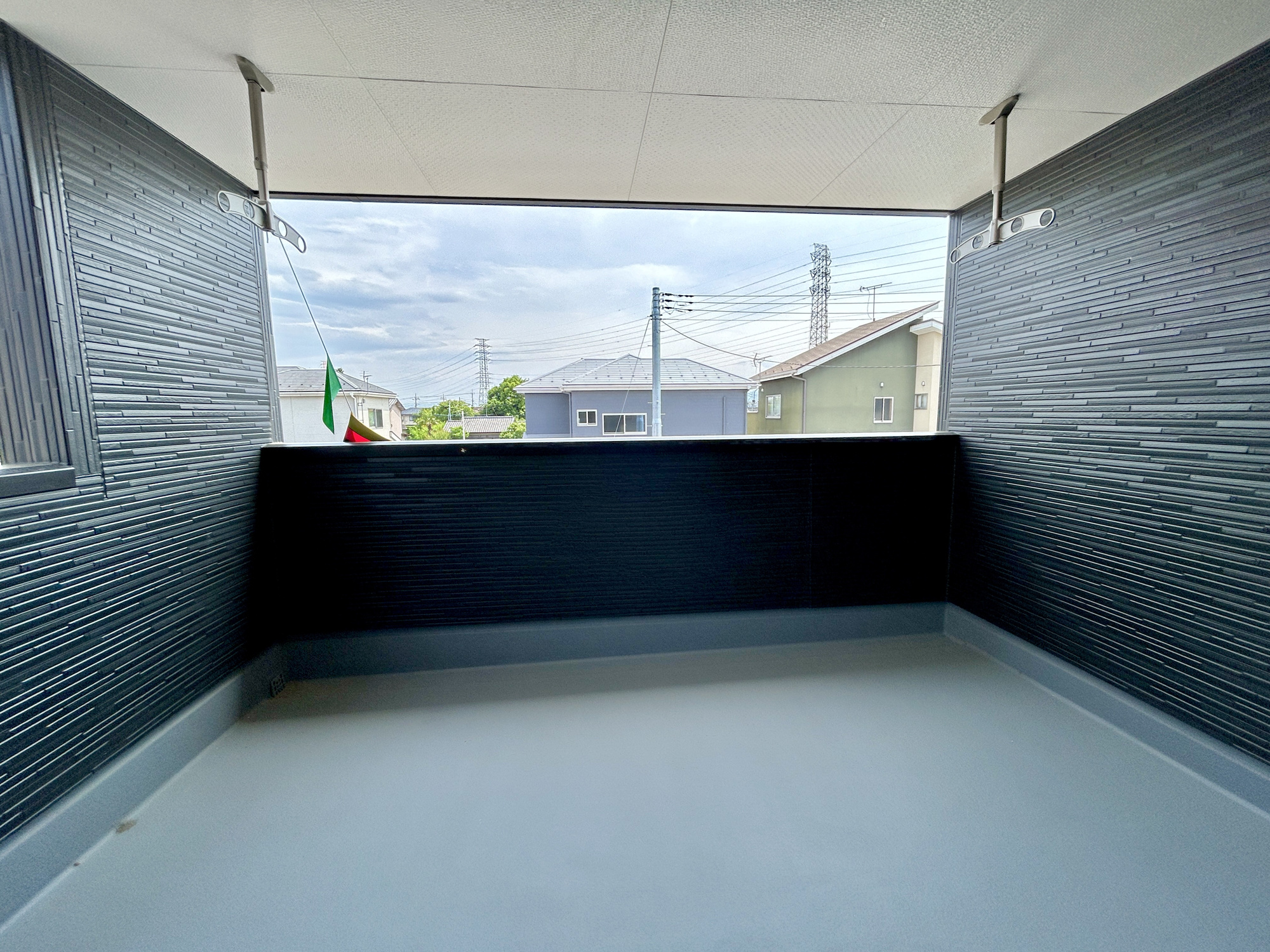 河内郡上三川町大字上三川の新築一戸建のバルコニー|【同社施工例】広々としたバルコニーで日々の洗濯物はもちろん、布団などの大物もたくさん干していただけます♪